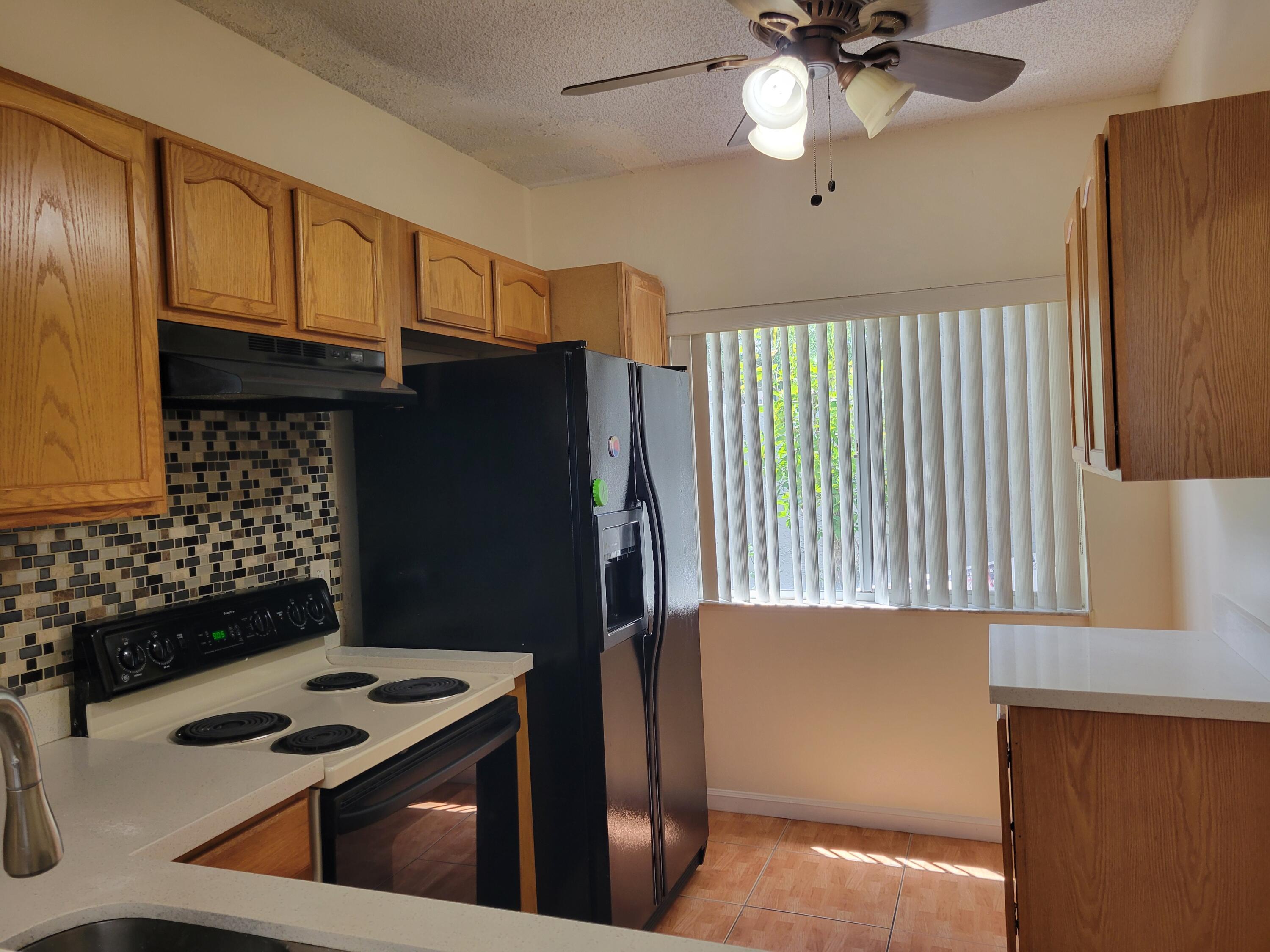 2306 SW 82nd Terrace 2306, North Lauderdale, FL 33068, North Lauderdale - Photo 5