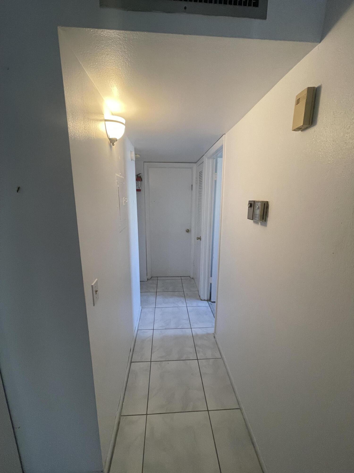 186 Flanders D 186, Delray Beach, FL 33484, Delray Beach - Photo 4