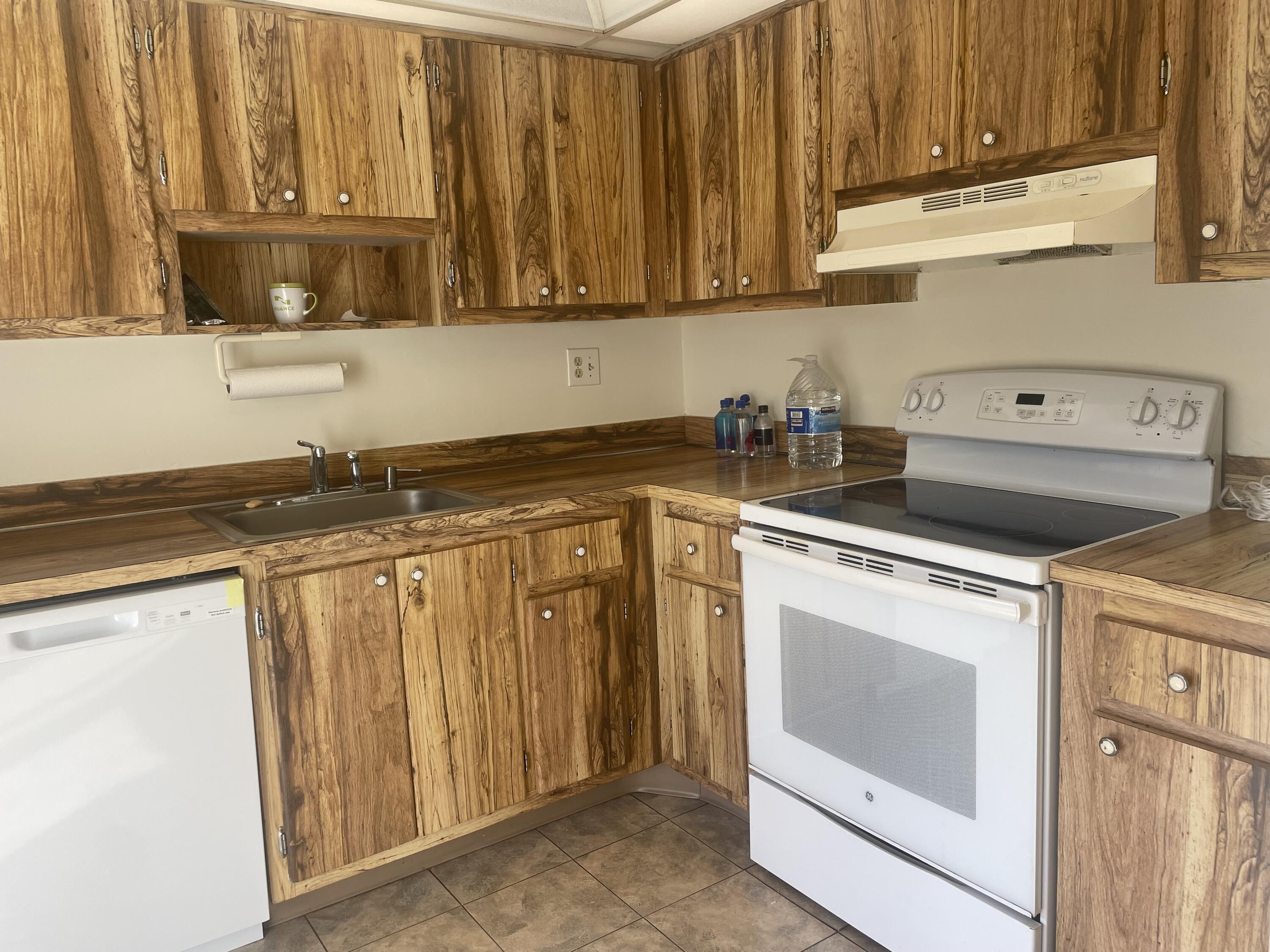 83 Capri B 83, Delray Beach, FL 33484, Delray Beach - Photo 2