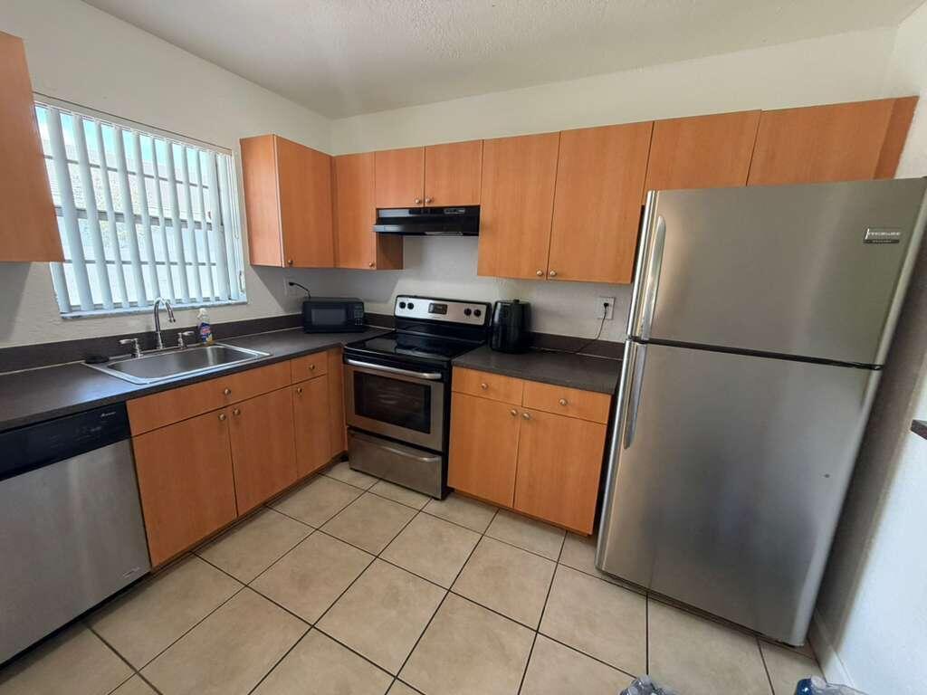 4869 NW 9th Drive 4869, Plantation, FL 33317, Plantation - Photo 5