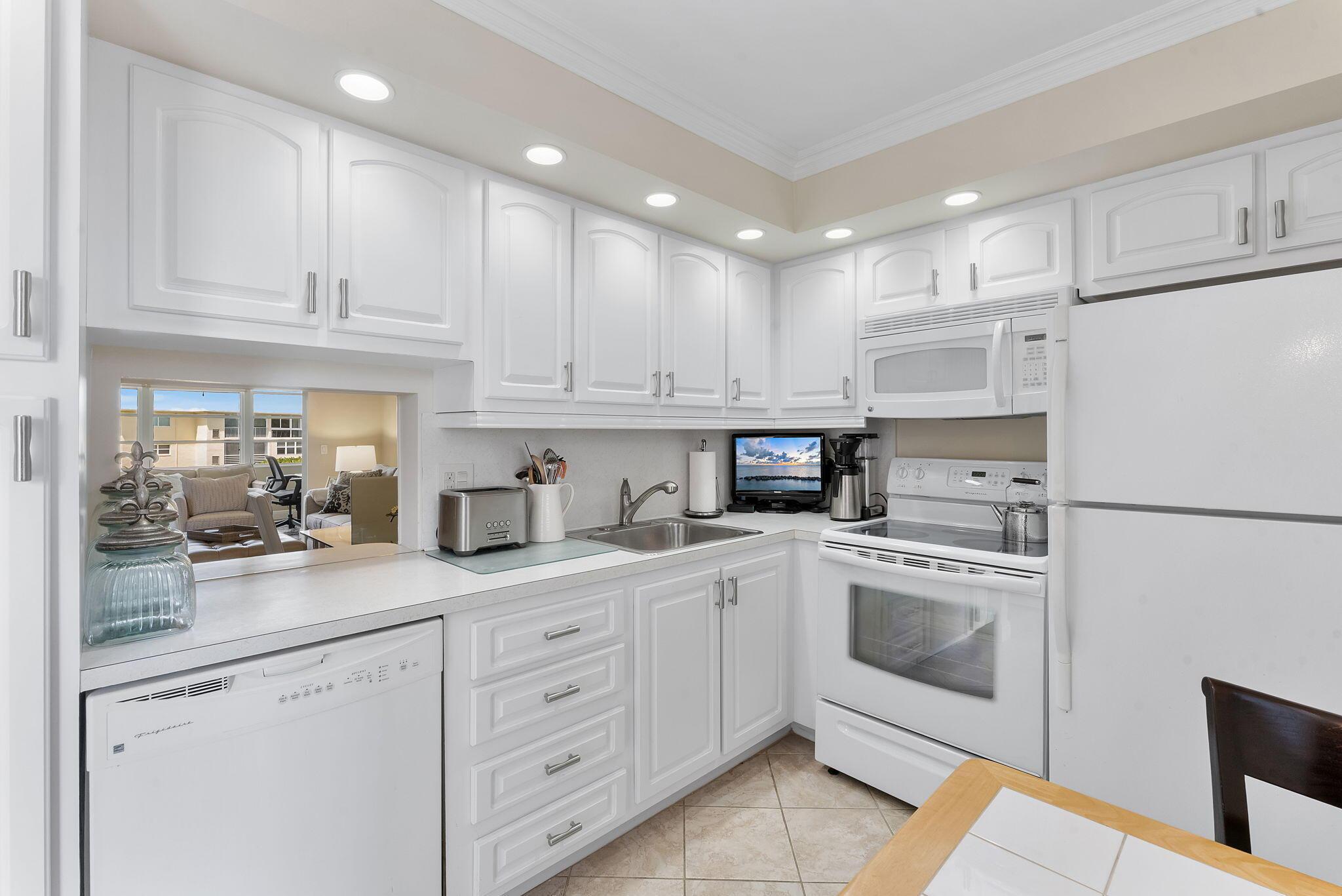 2515 NE 2nd Court 405, Boynton Beach, FL 33435, Boynton Beach - Photo 5