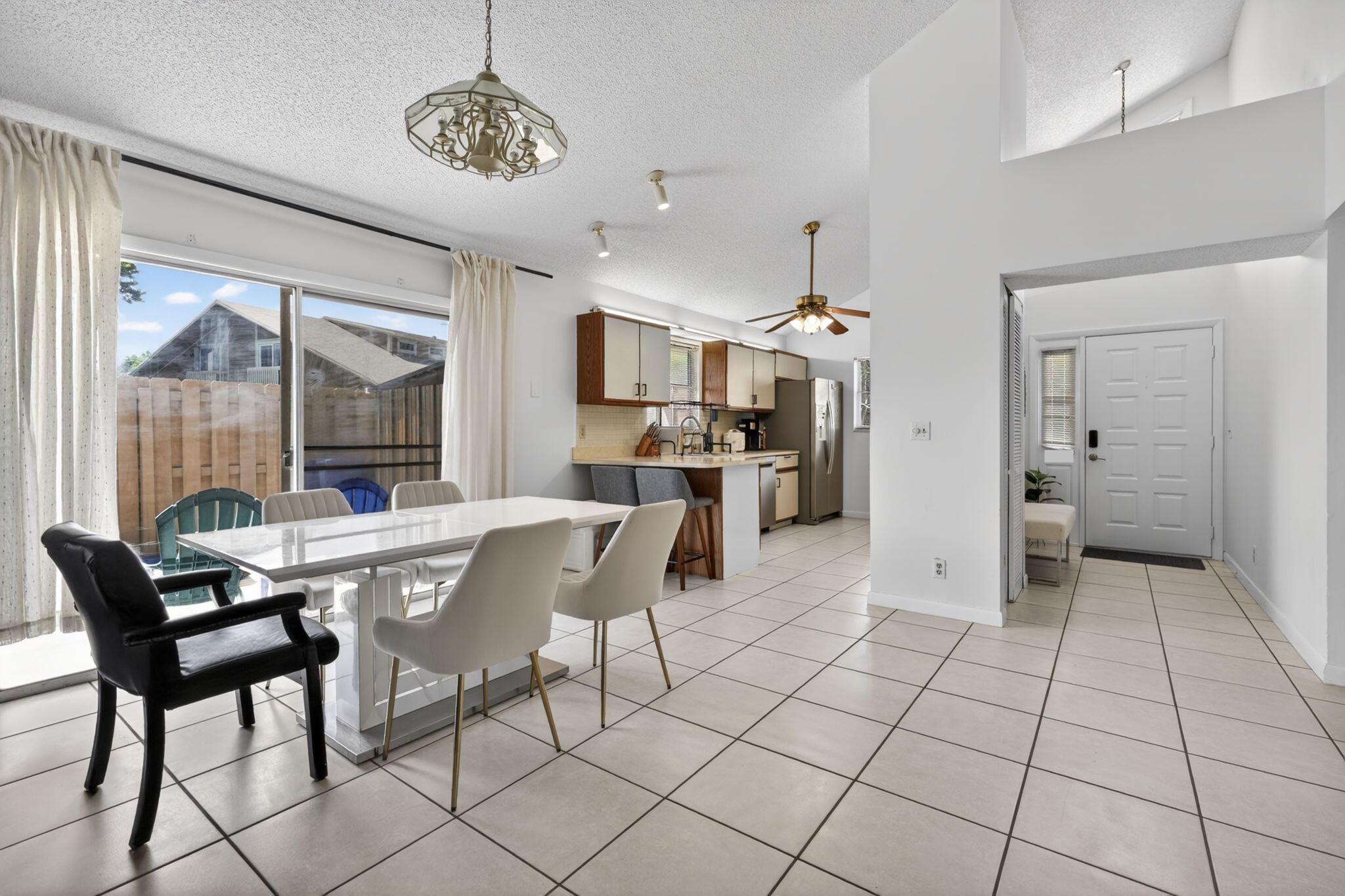 102 Maplecrest Circle, Jupiter, FL 33458, Jupiter - Photo 4