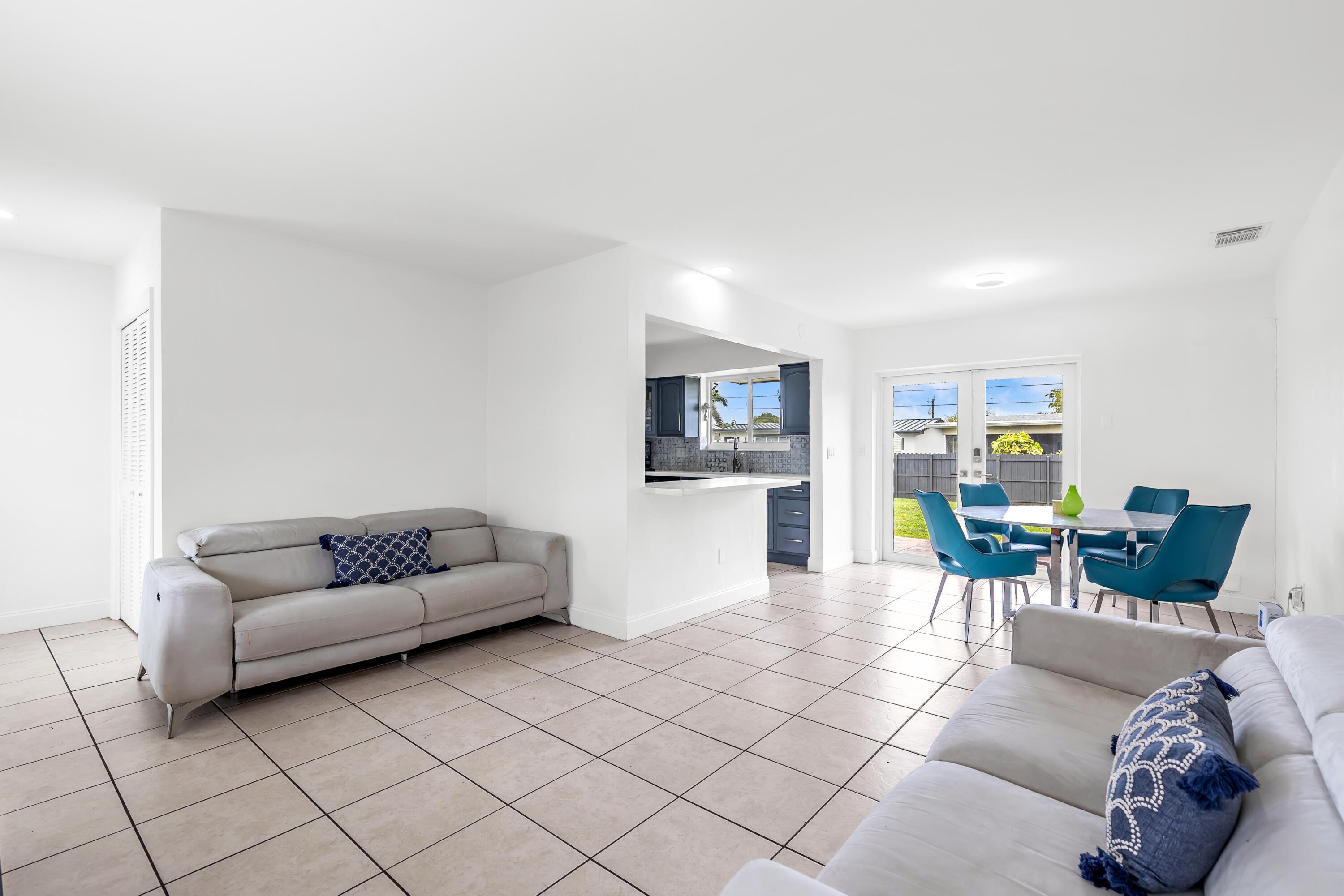 8781 NW 15th Street, Pembroke Pines, FL 33024, Pembroke Pines