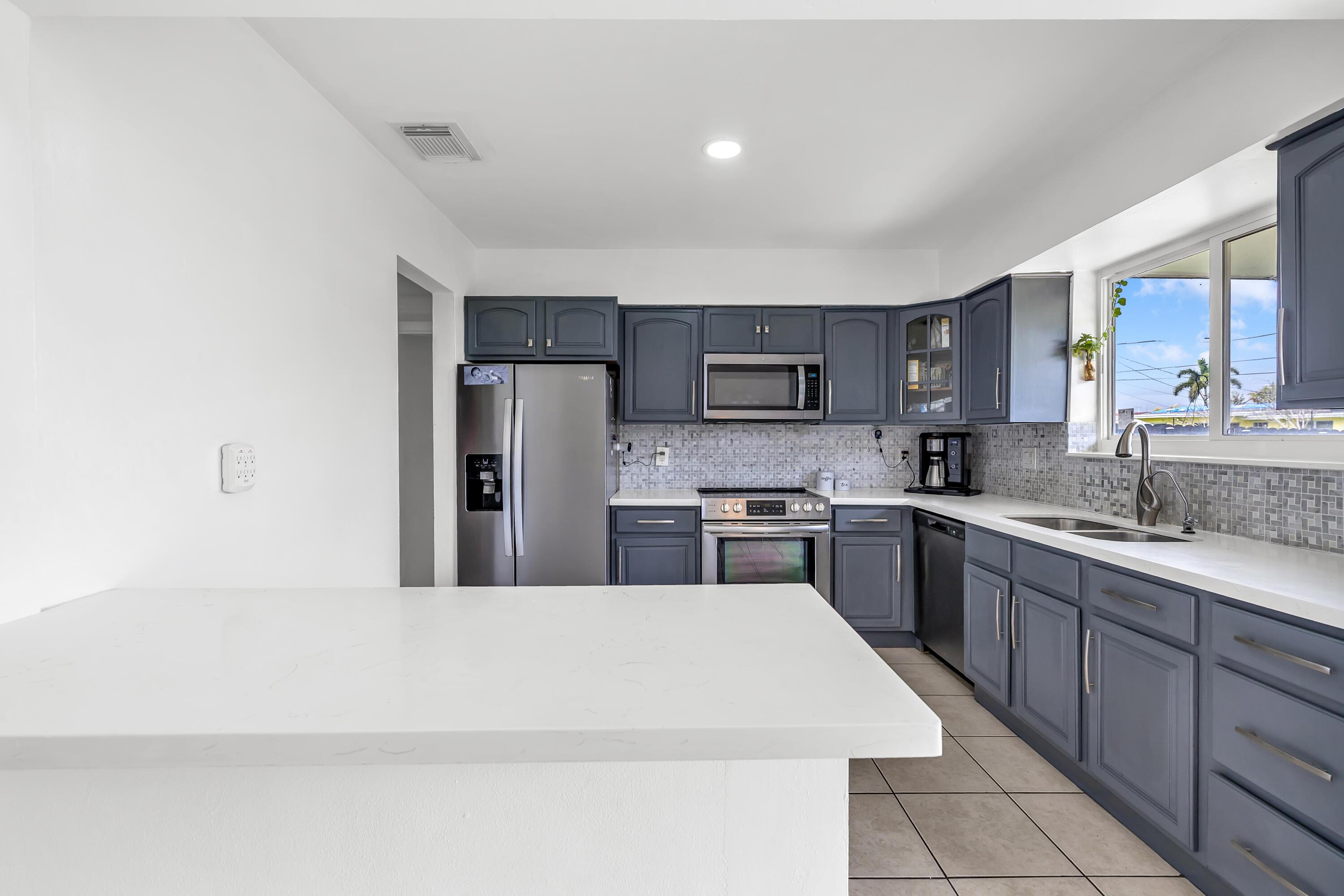 8781 NW 15th Street, Pembroke Pines, FL 33024, Pembroke Pines - Photo 5