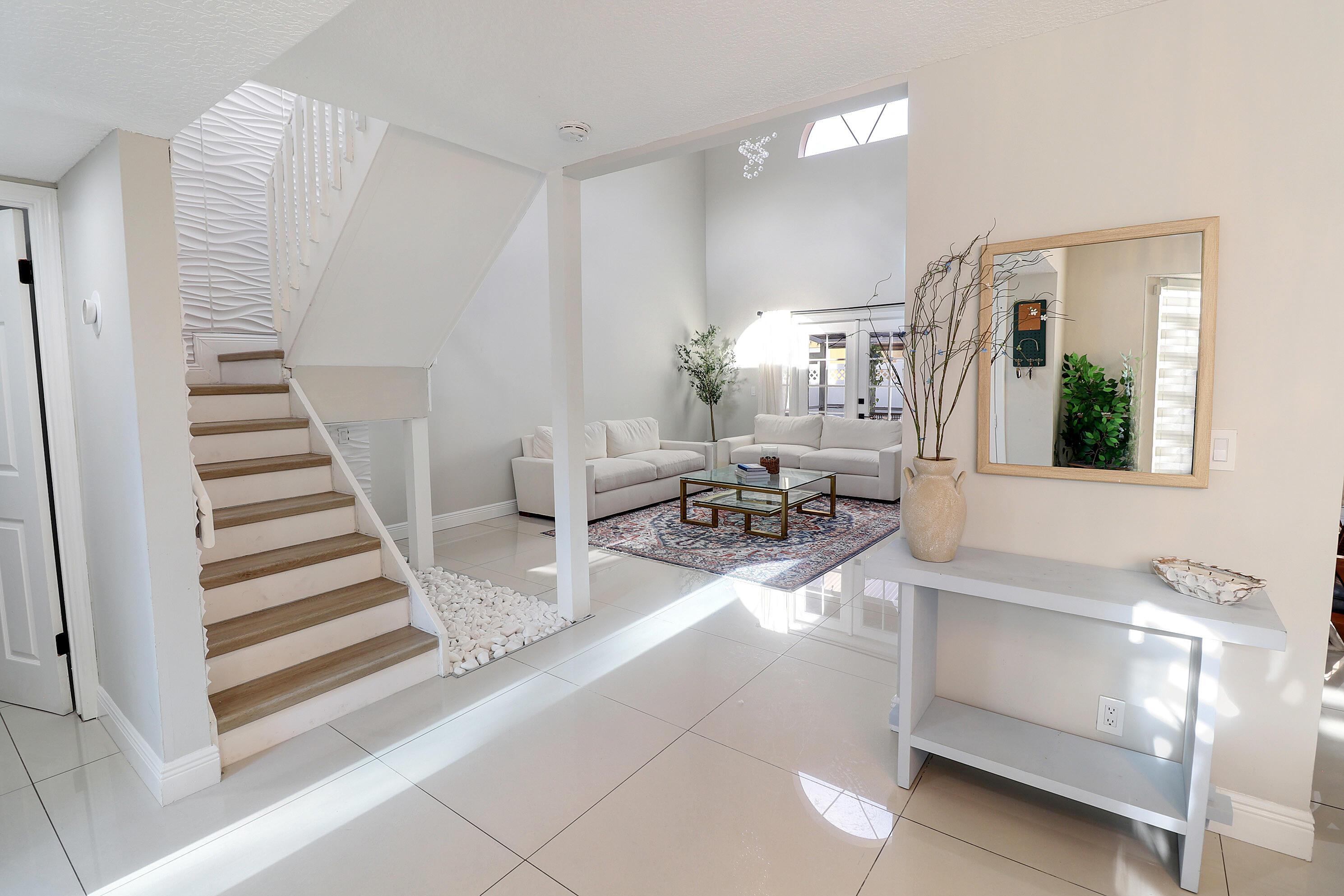11303 Lakeview Drive 8-m, Coral Springs, FL 33071, Coral Springs - Photo 2