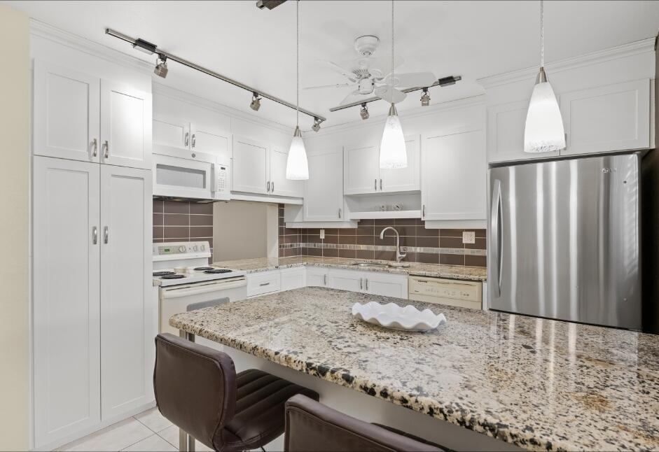 6095 N Sabal Palm Boulevard 210, Tamarac, FL 33319, Tamarac - Photo 2