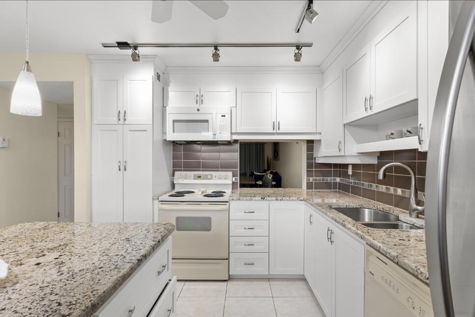 6095 N Sabal Palm Boulevard 210, Tamarac, FL 33319, Tamarac - Photo 3