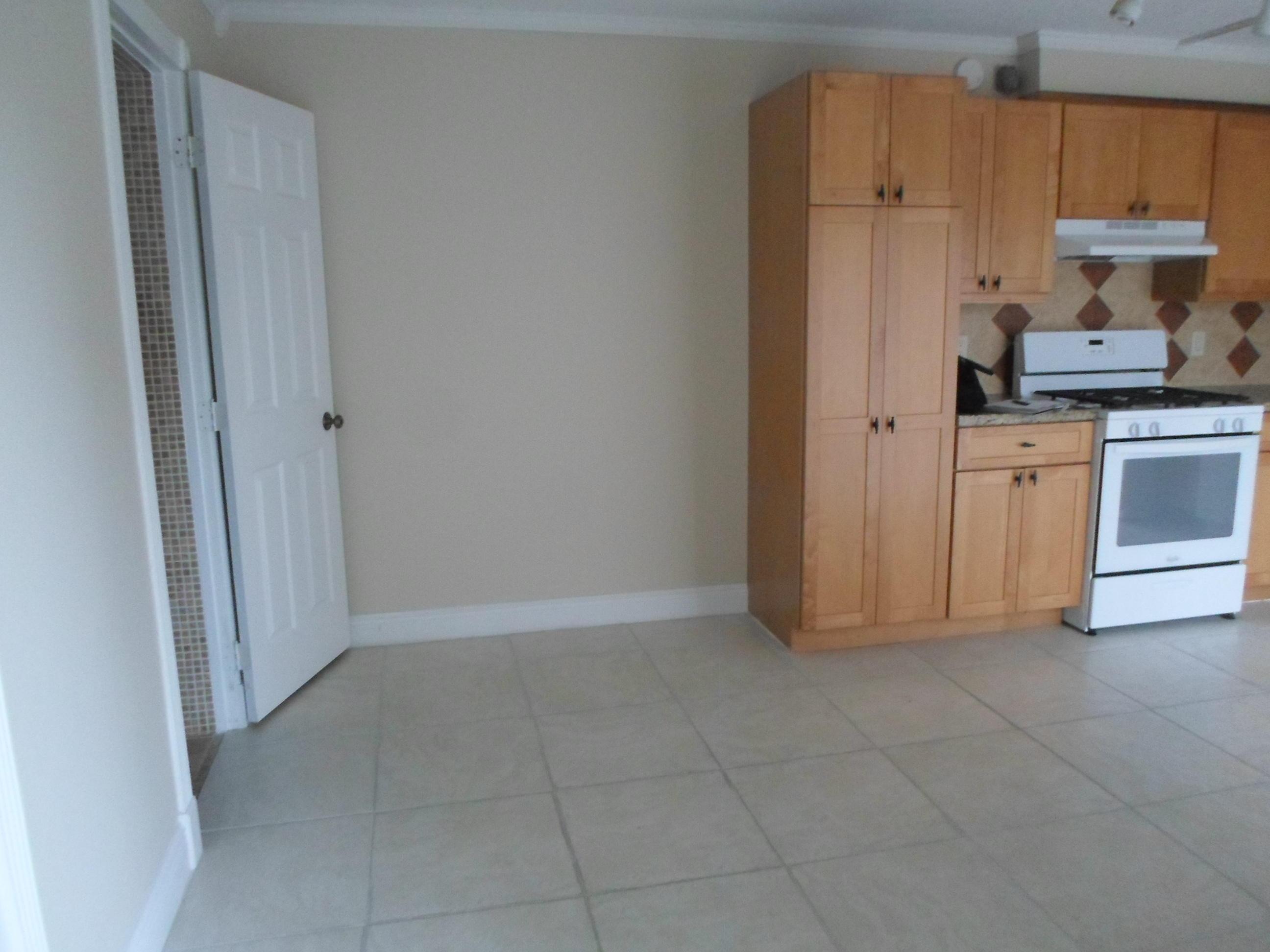 1674 Forest Lakes Circle C, West Palm Beach, FL 33406, West Palm Beach - Photo 2
