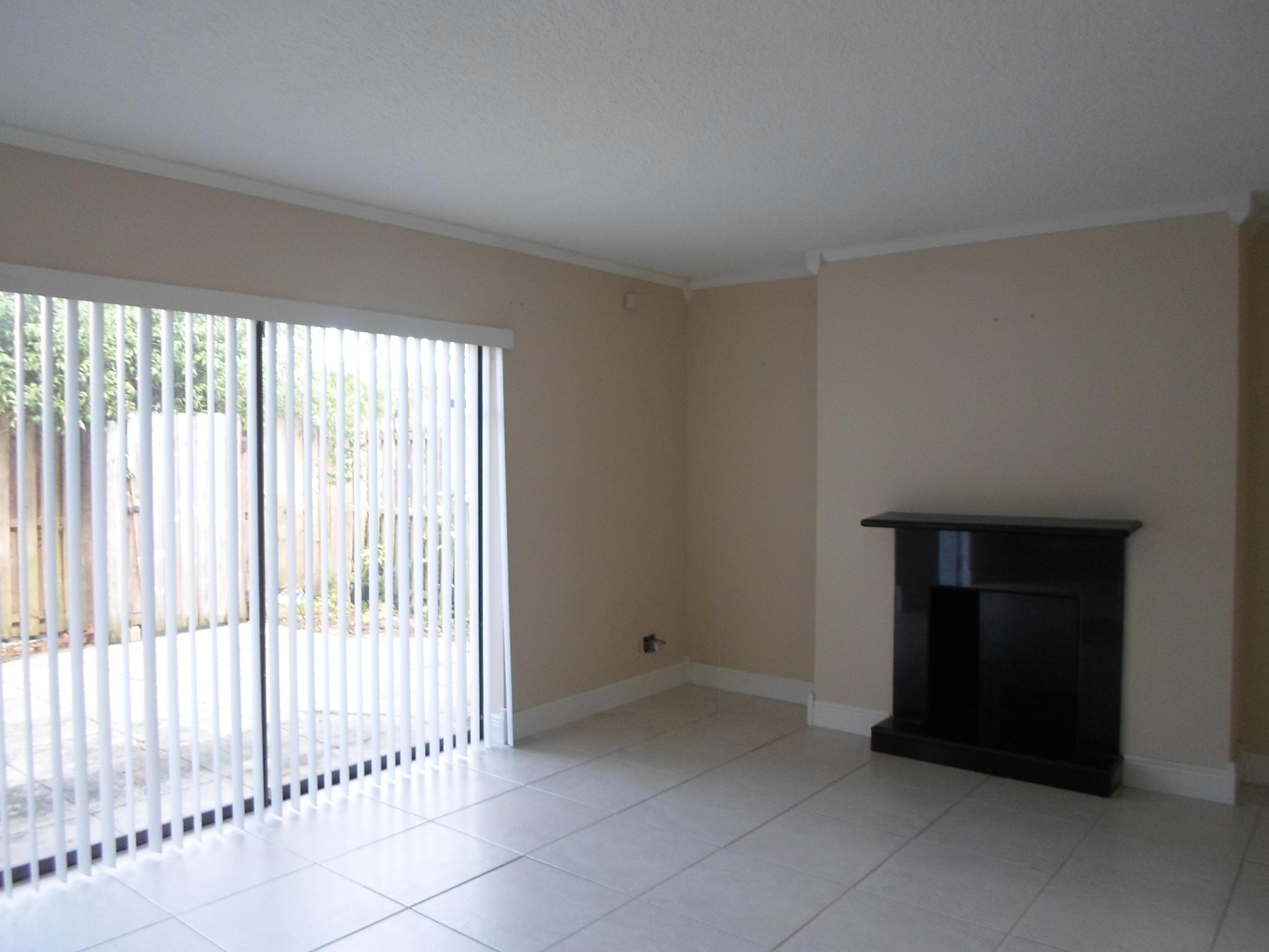 1674 Forest Lakes Circle C, West Palm Beach, FL 33406, West Palm Beach - Photo 4
