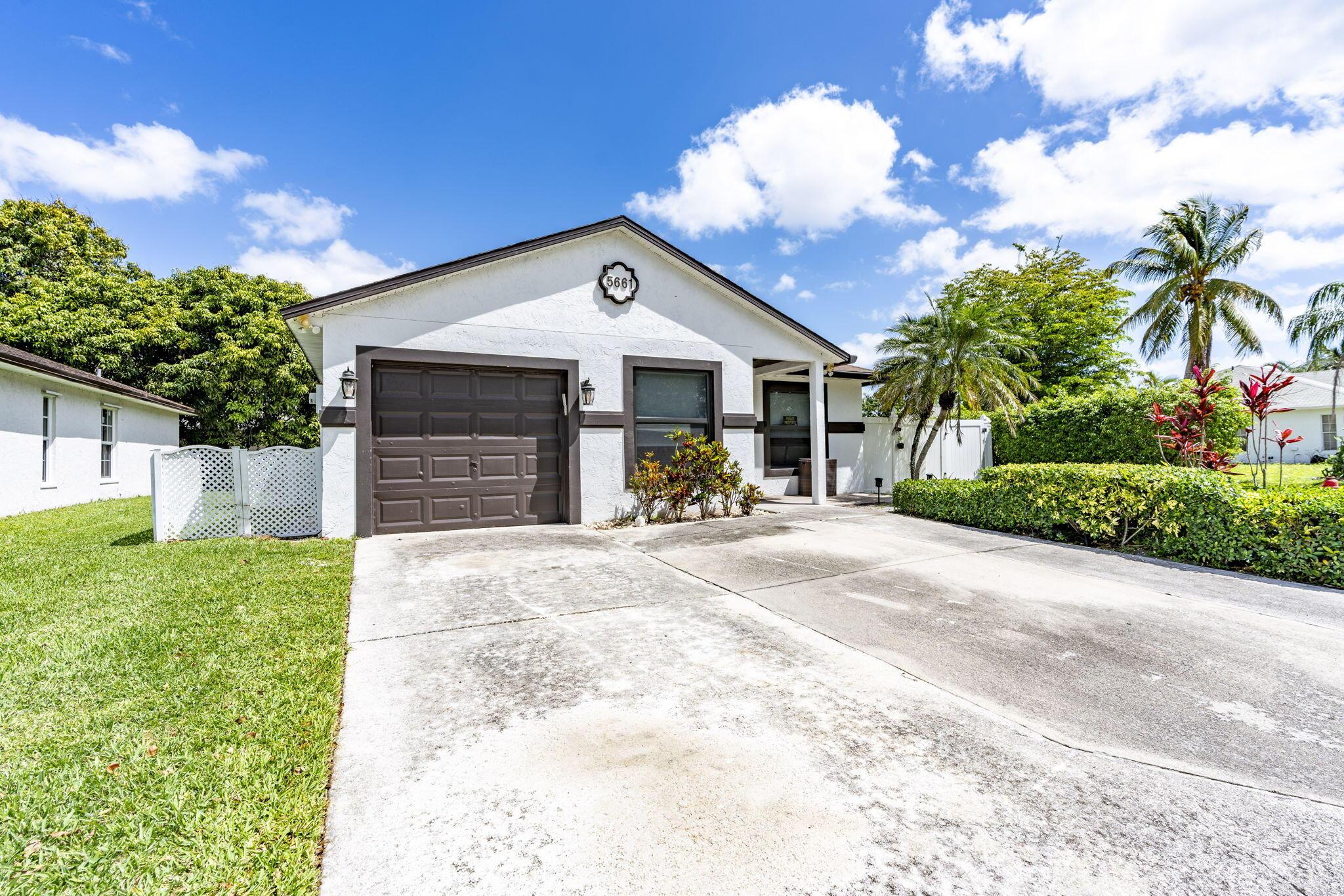 5661 Boynton Bay Circle, Boynton Beach, FL 33437, Boynton Beach - Photo 2