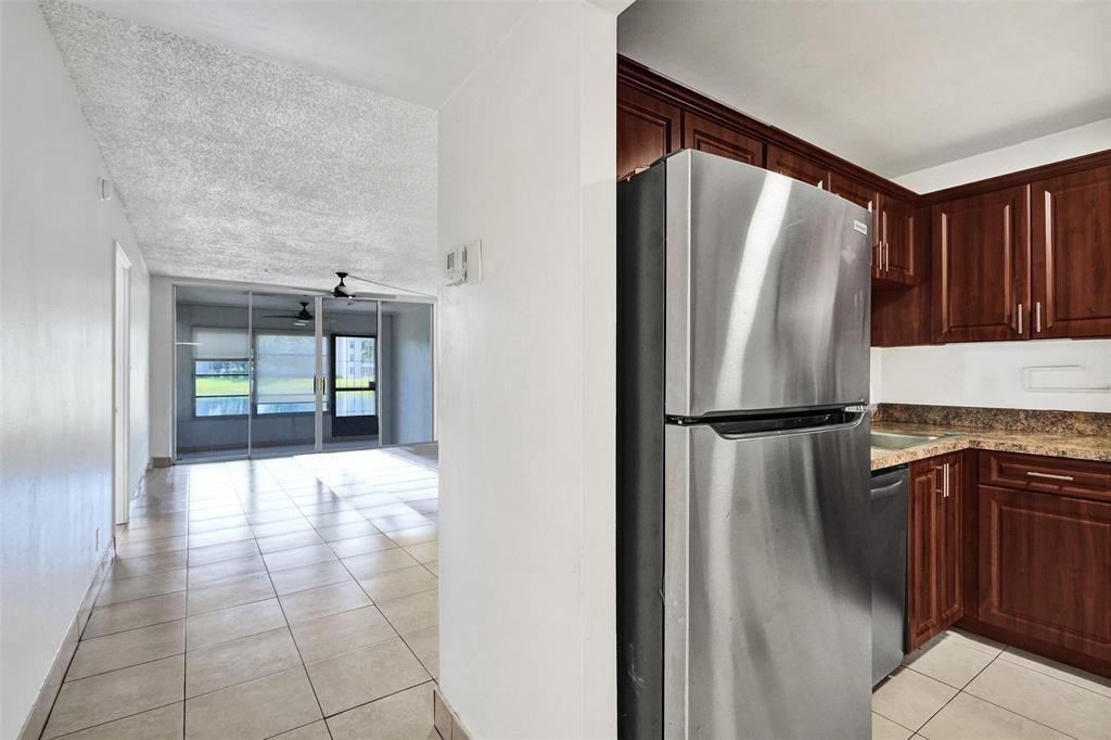 9440 Poinciana Place 101, Davie, FL 33324, Davie - Photo 2