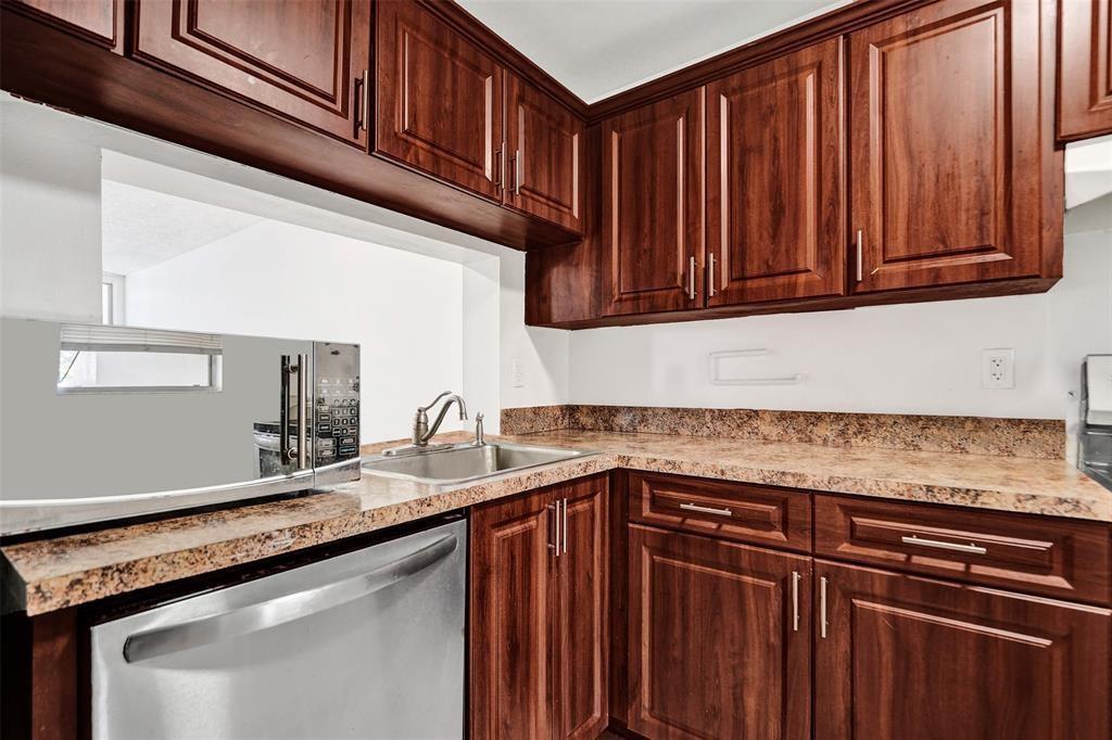 9440 Poinciana Place 101, Davie, FL 33324, Davie - Photo 4
