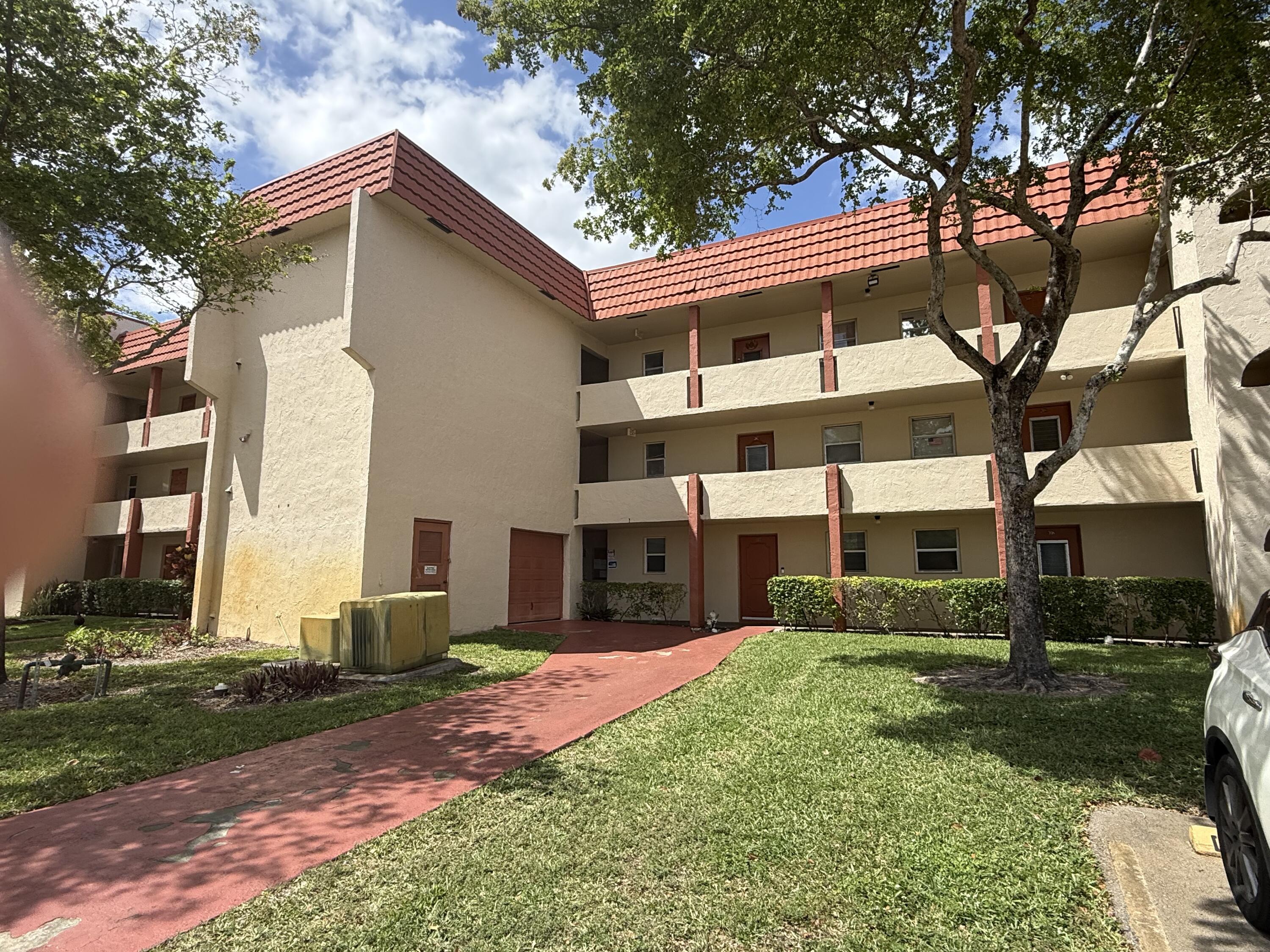 8051 Sunrise Lakes Drive N 210, Sunrise, FL 33322, Sunrise - Photo 3