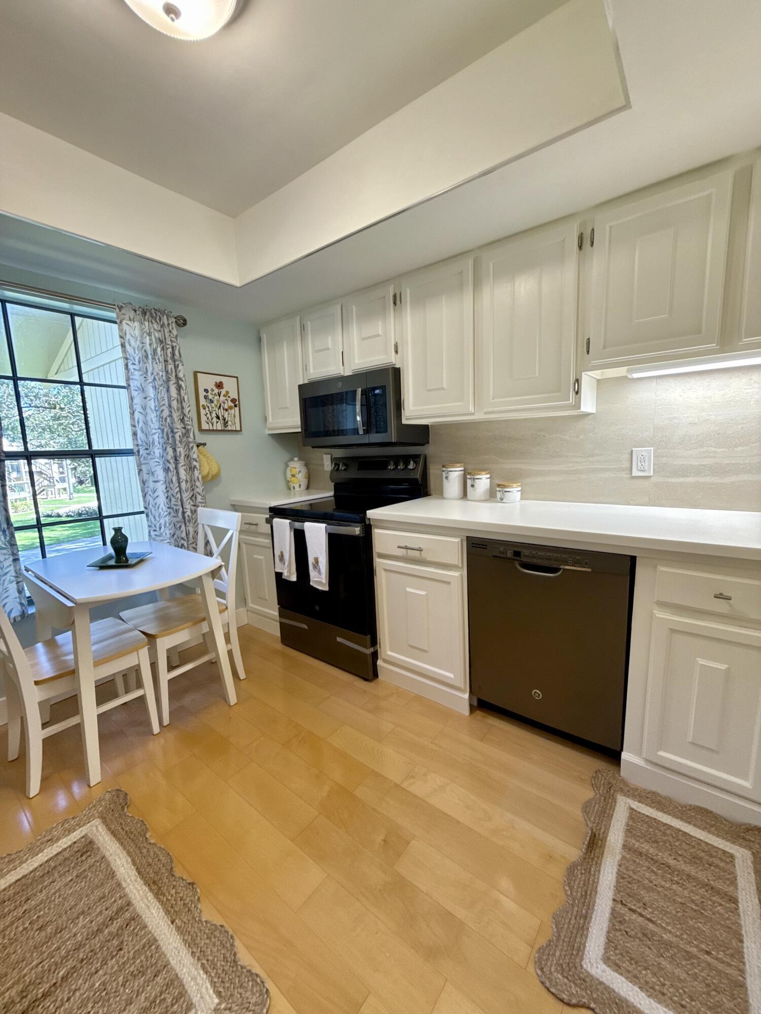 18390 SE Wood Haven Lane E, Jupiter, FL 33469, Jupiter - Photo 2