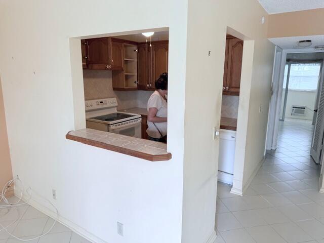 402 Markham S, Deerfield Beach, FL 33442, Deerfield Beach - Photo 2