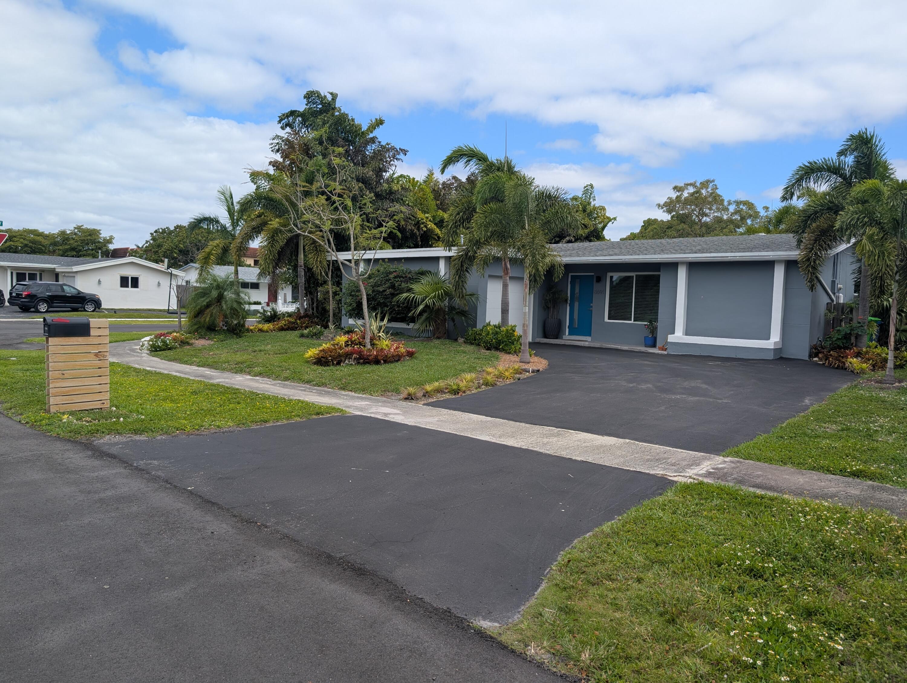 8691 NW 28th Place, Sunrise, FL 33322, Sunrise - Photo 2