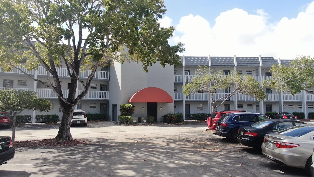 6570 Royal Palm Boulevard 106j, Margate, FL 33063, Margate - Photo 2