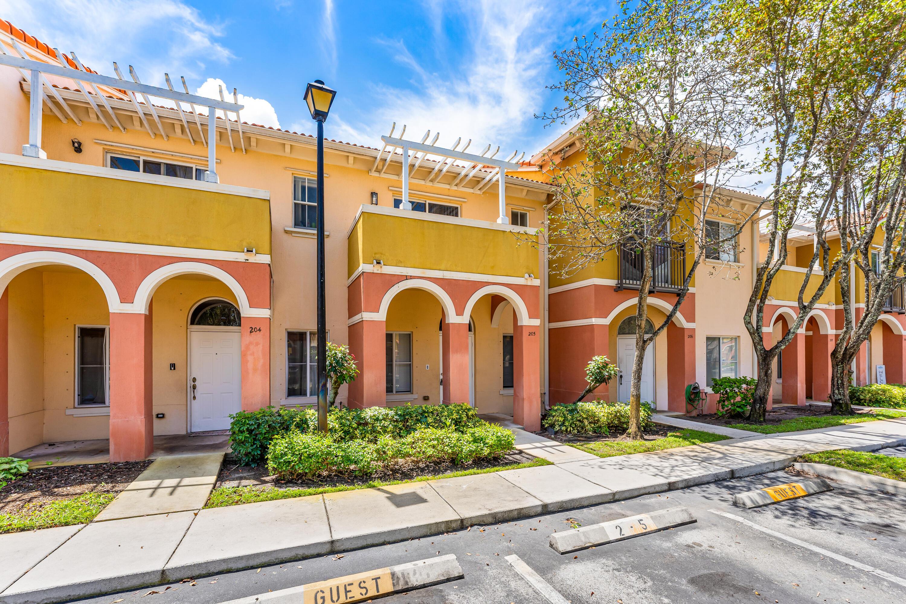 205 S Santa Catalina Circle 205, North Lauderdale, FL 33068, North Lauderdale - Photo 2