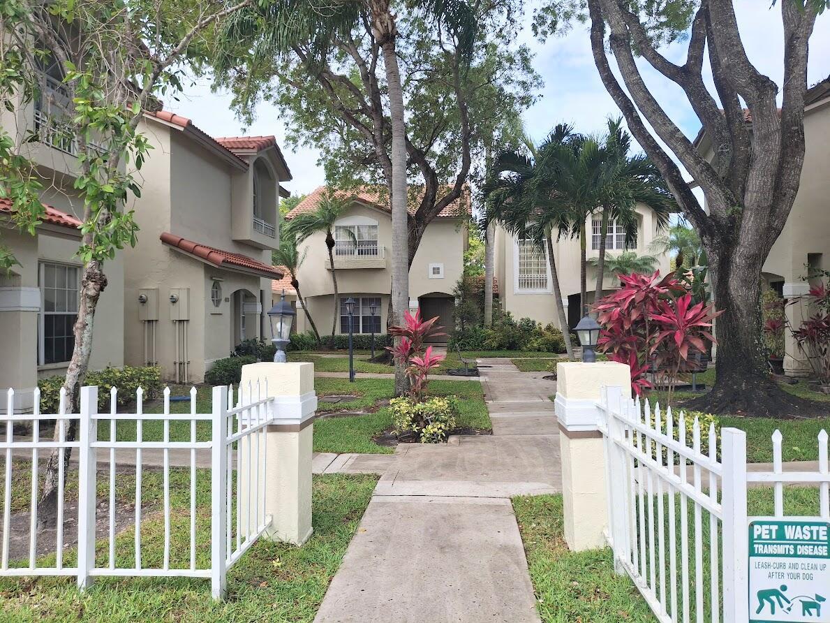 408 NW 108th Terrace NW 408, Pembroke Pines, FL 33026, Pembroke Pines - Photo 3
