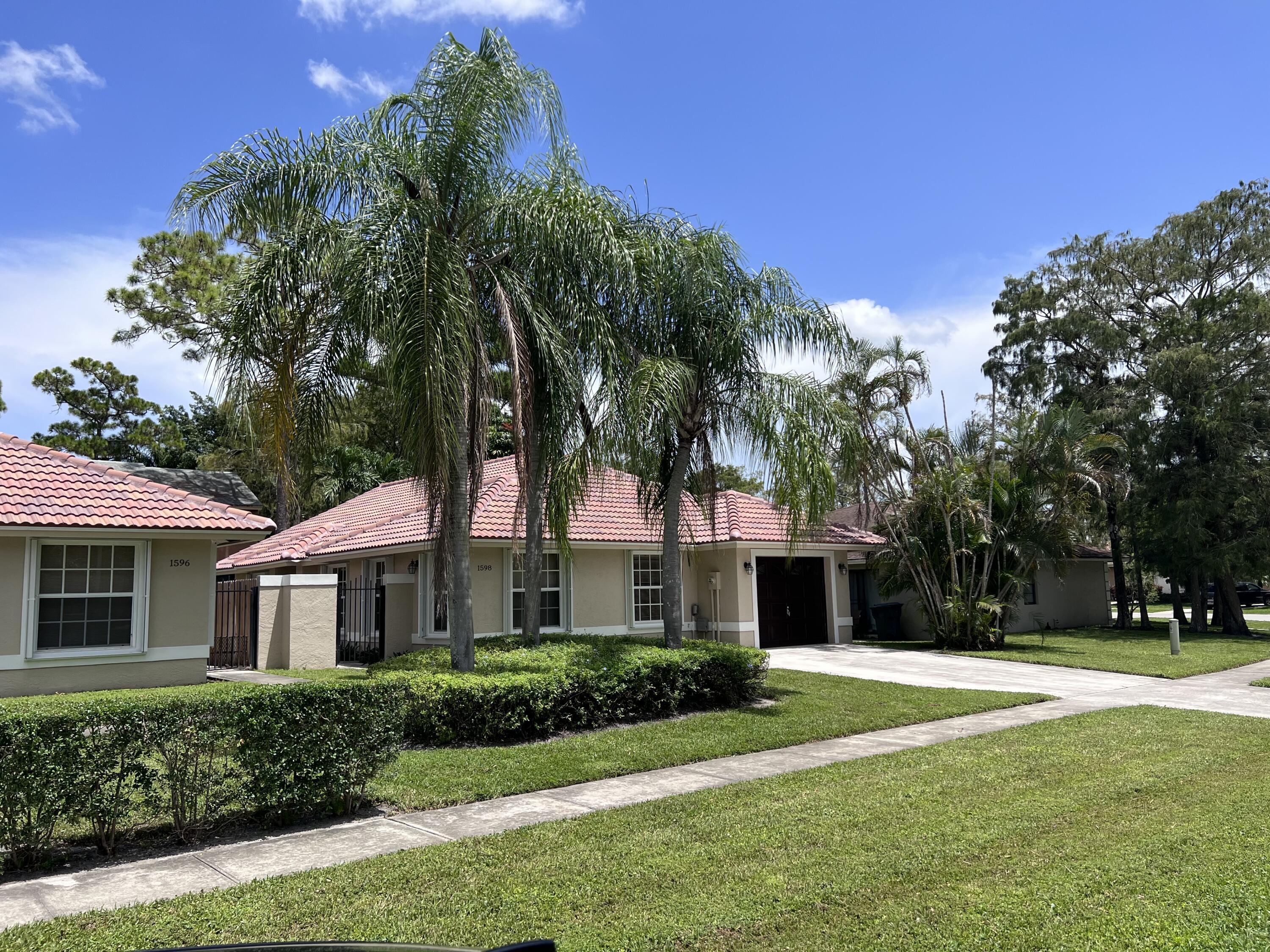 1598 Hawthorne Place, Wellington, FL 33414, Wellington - Photo 2