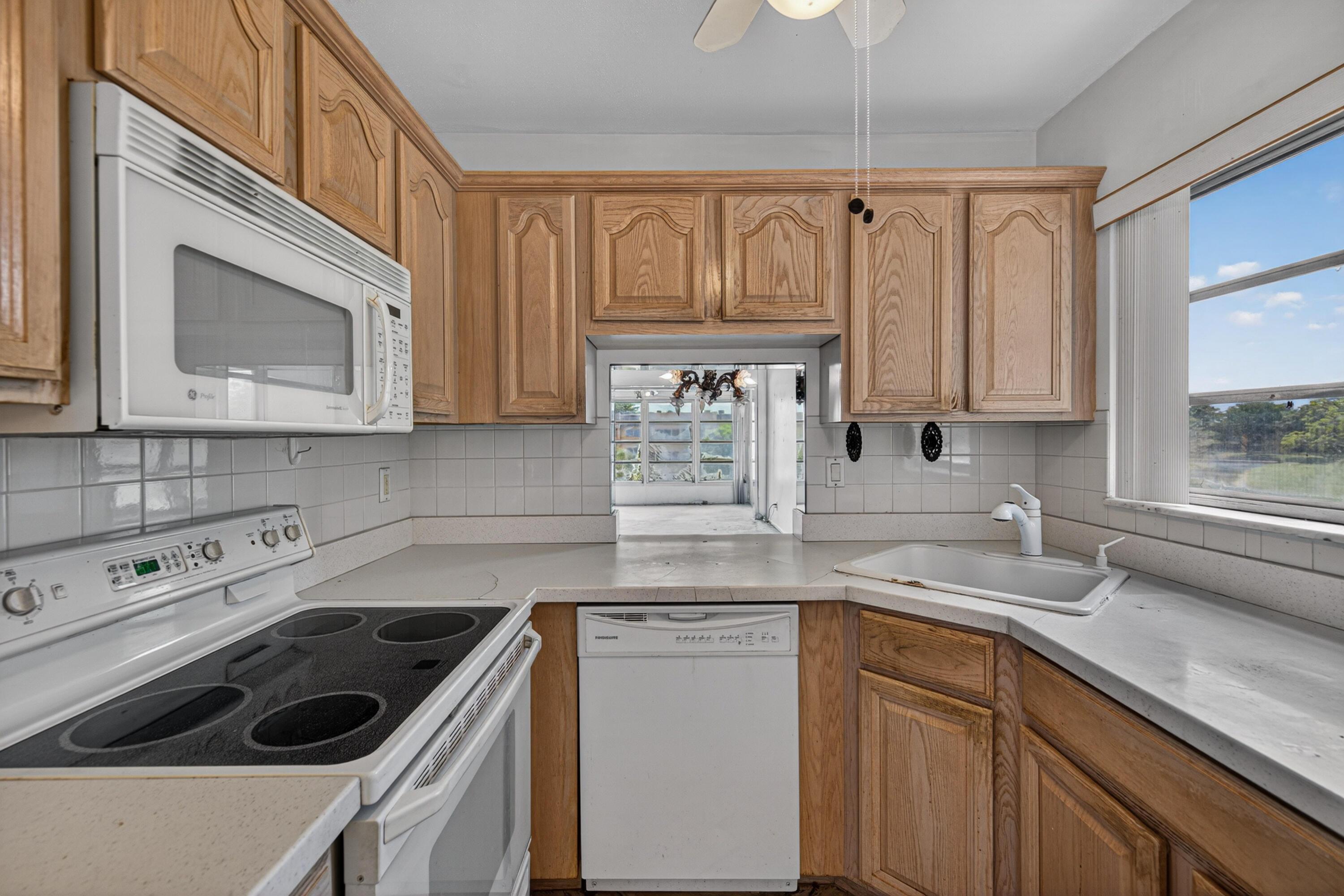 6200 NW 62nd Street 312, Tamarac, FL 33319, Tamarac - Photo 4