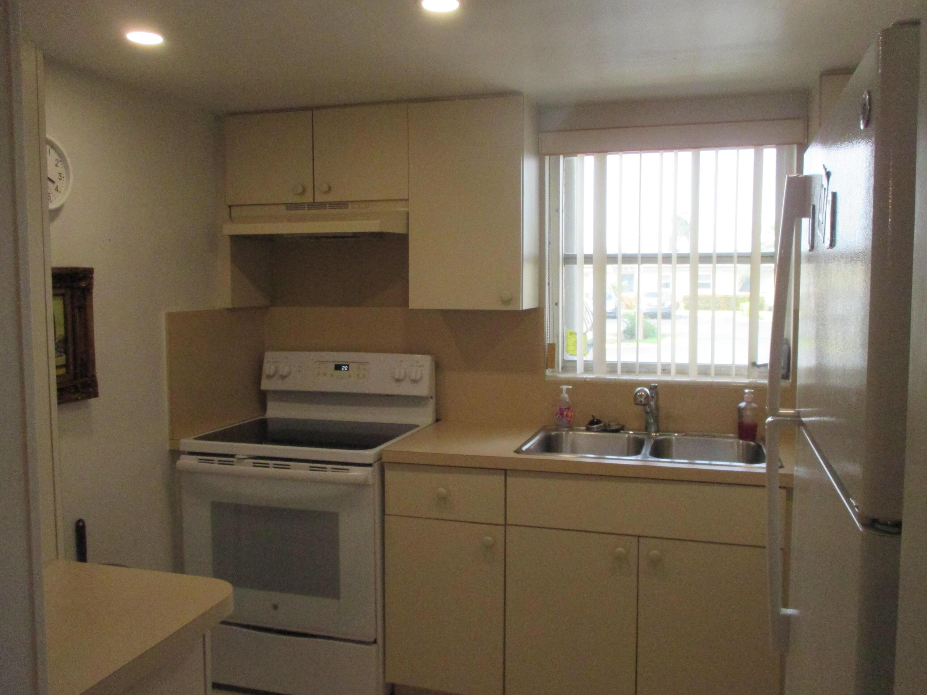 2951 Ashley Drive W D, West Palm Beach, FL 33415, West Palm Beach - Photo 2