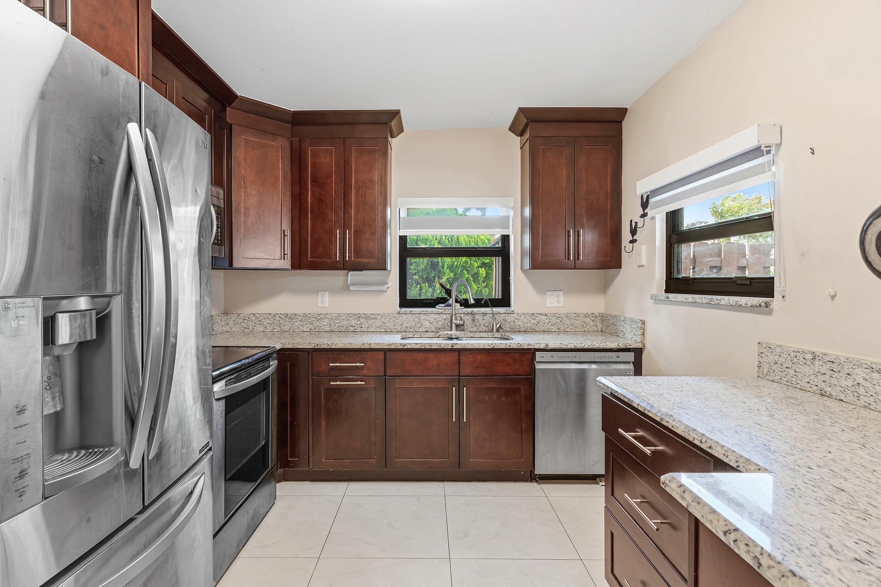 1875 Abbey Road, West Palm Beach, FL 33415, West Palm Beach - Photo 5