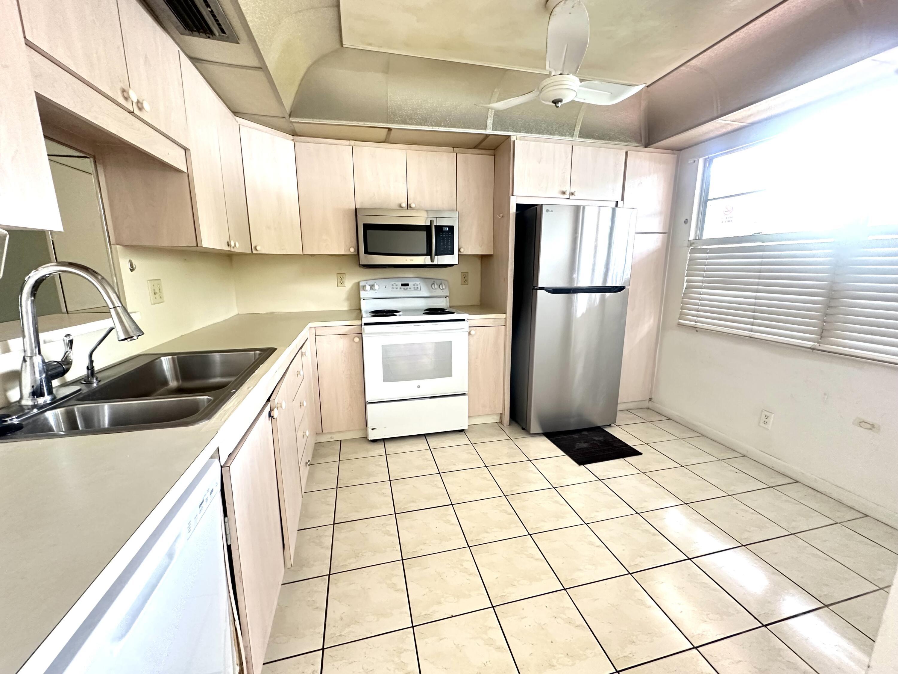 2005 Granada Drive K1, Coconut Creek, FL 33066, Coconut Creek - Photo 2