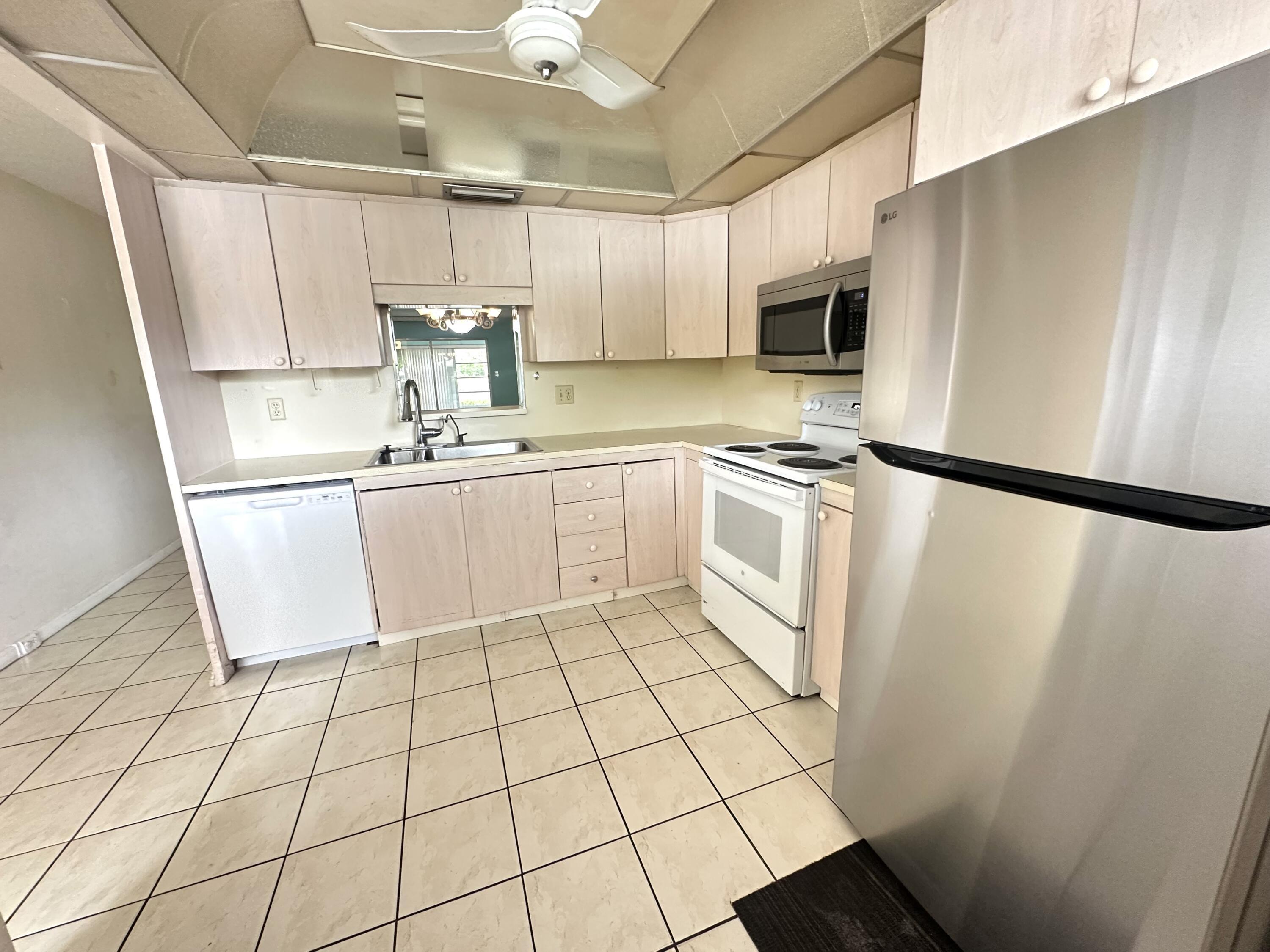 2005 Granada Drive K1, Coconut Creek, FL 33066, Coconut Creek - Photo 3