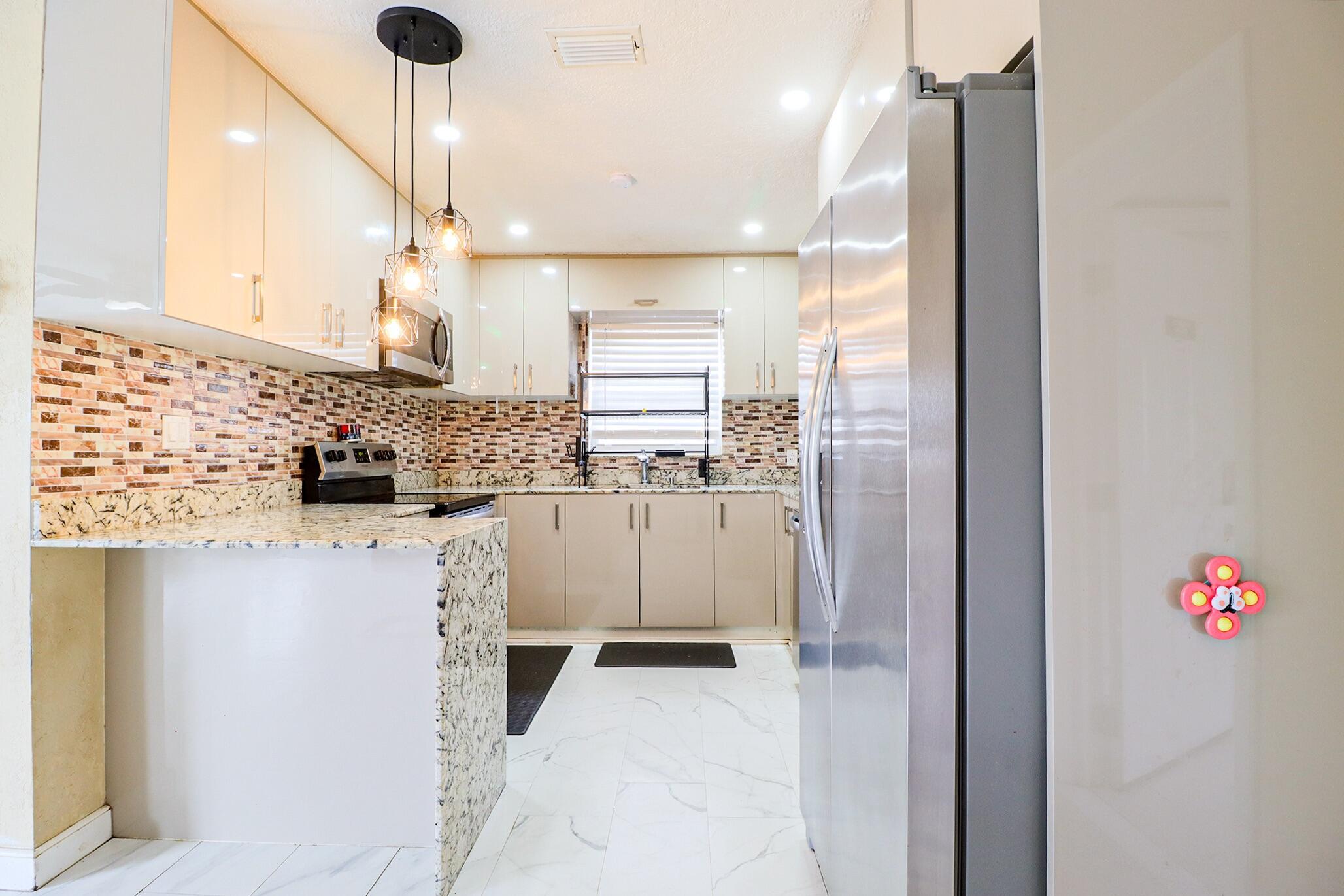 219 NE 6th Avenue, Boynton Beach, FL 33435, Boynton Beach - Photo 2