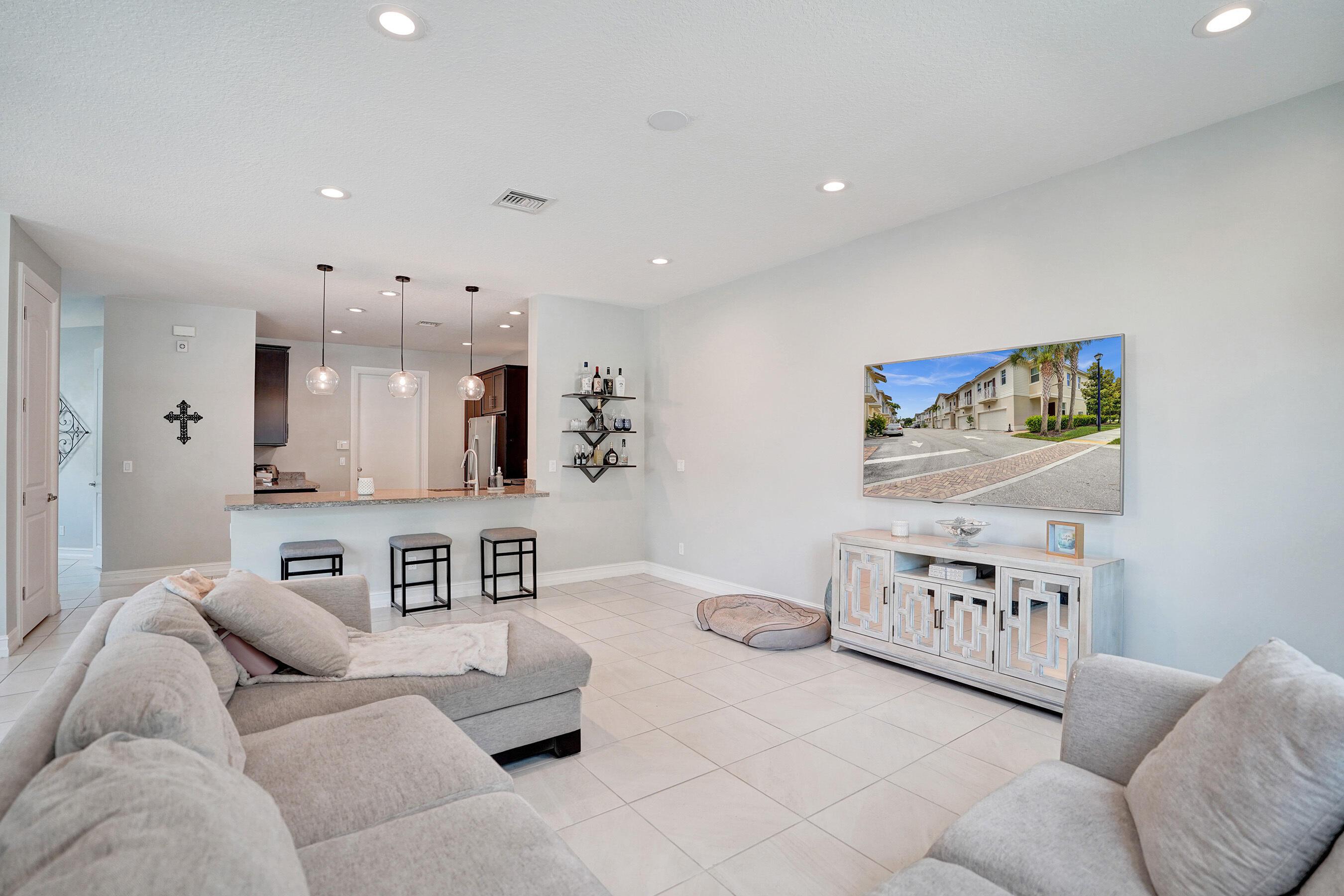 99 Palm Lane, Royal Palm Beach, FL 33411, Royal Palm Beach - Photo 3