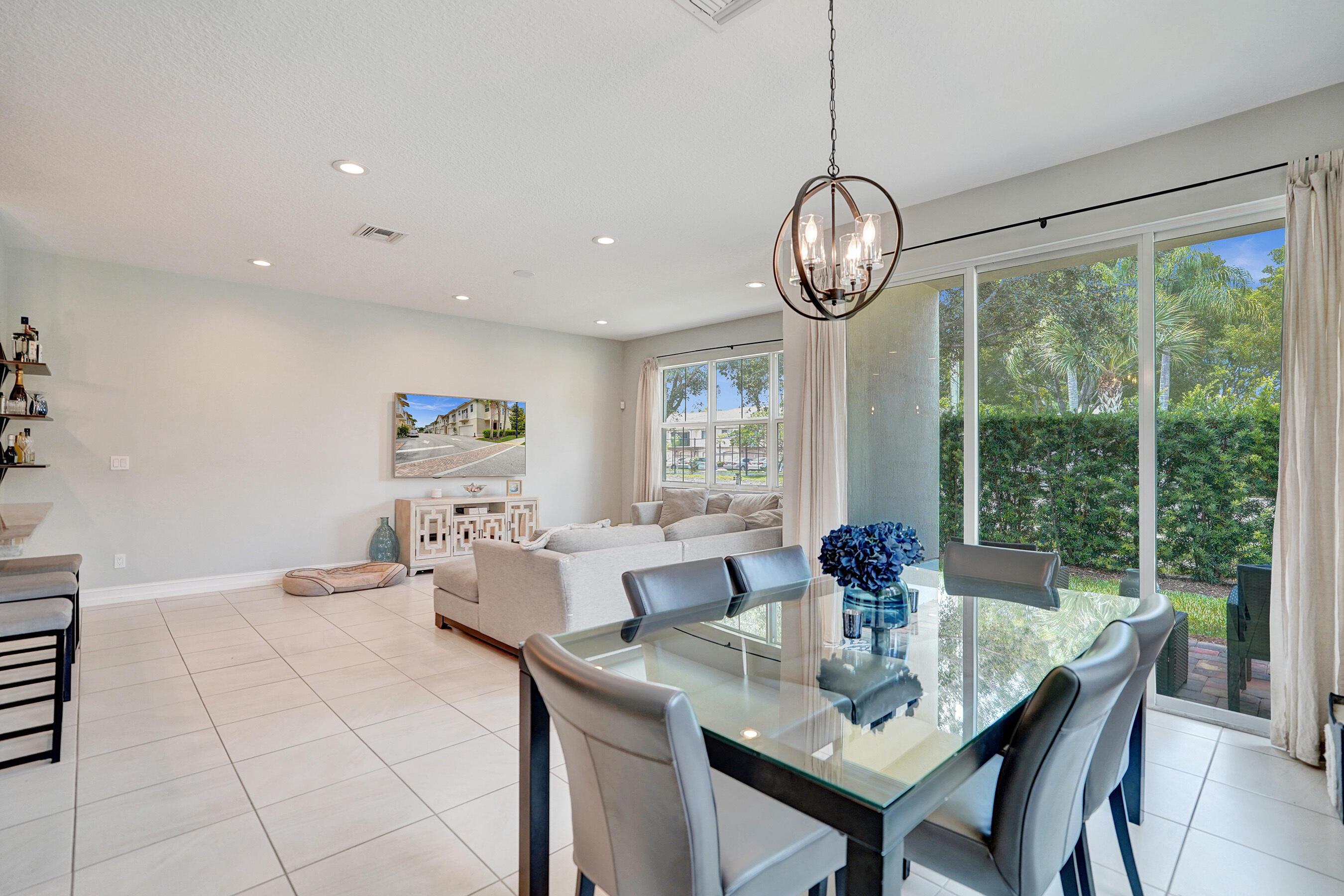 99 Palm Lane, Royal Palm Beach, FL 33411, Royal Palm Beach - Photo 4