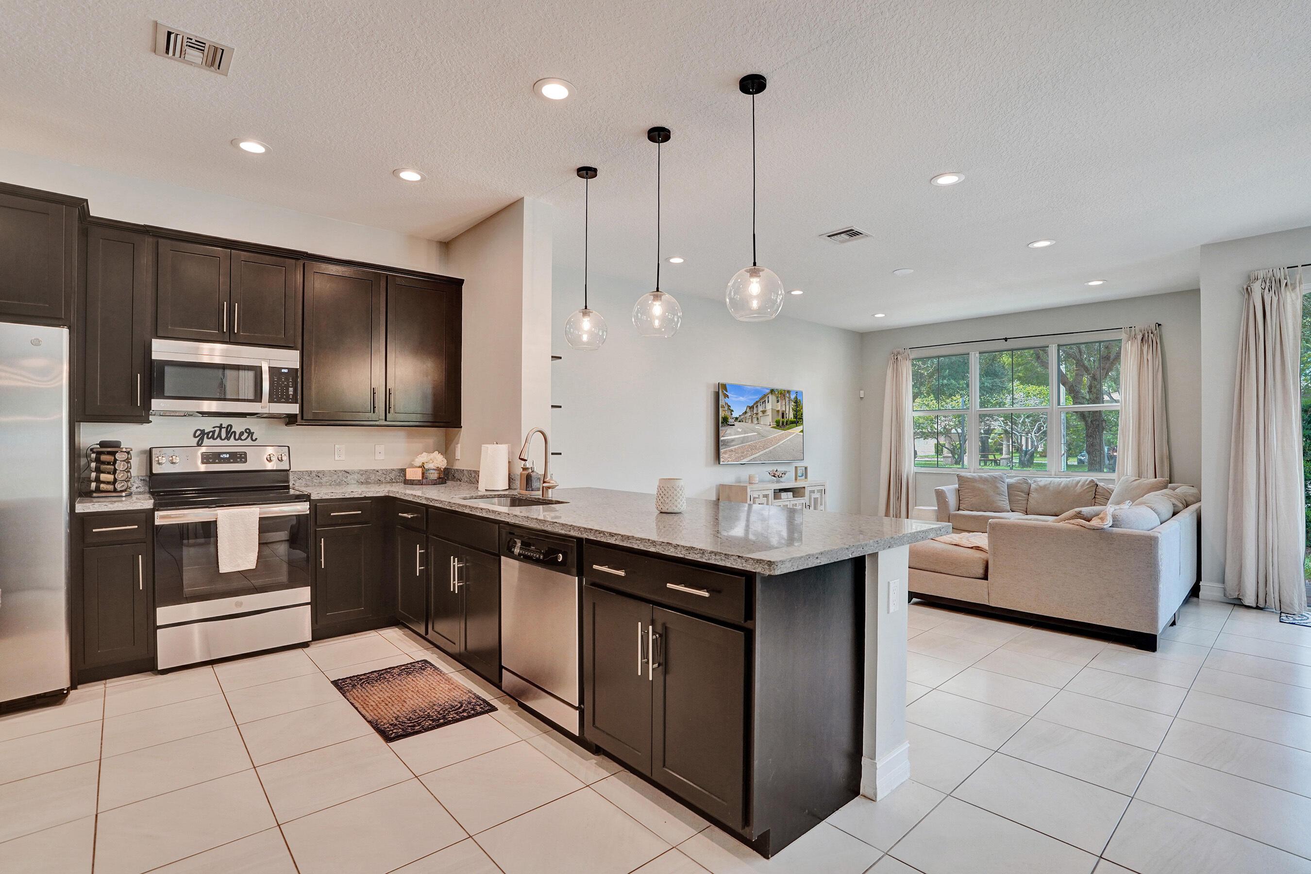 99 Palm Lane, Royal Palm Beach, FL 33411, Royal Palm Beach - Photo 5