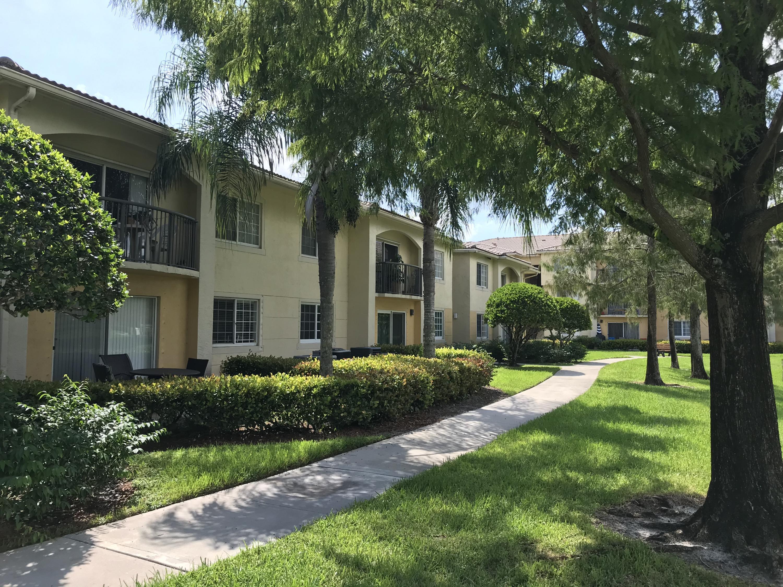 700 S Crestwood Ct Court S 708, Royal Palm Beach, FL 33411, Royal Palm Beach - Photo 2