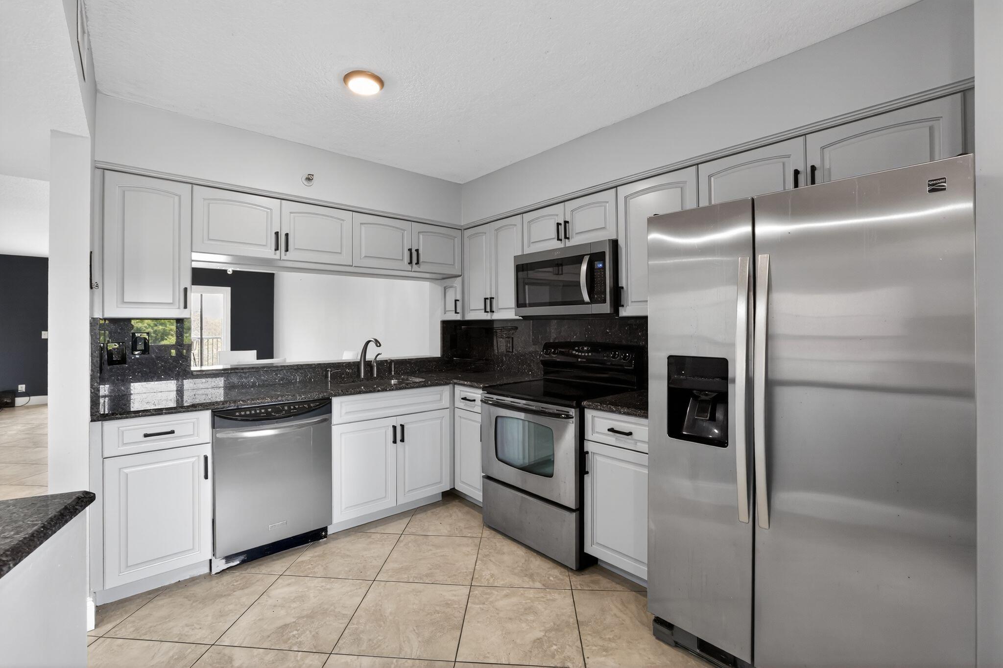 2206 S Cypress Bend Drive 401, Pompano Beach, FL 33069, Pompano Beach - Photo 3