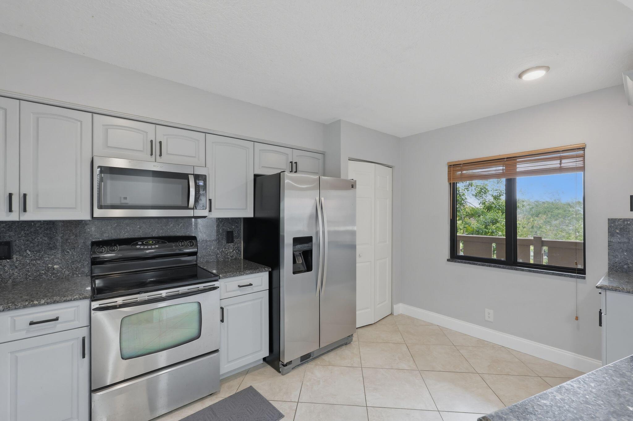 2206 S Cypress Bend Drive 401, Pompano Beach, FL 33069, Pompano Beach - Photo 5