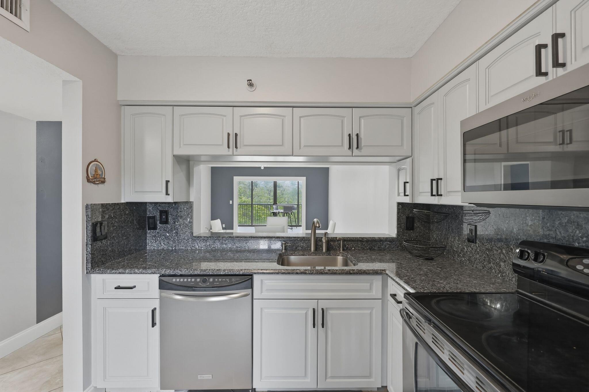 2206 S Cypress Bend Drive 401, Pompano Beach, FL 33069, Pompano Beach - Photo 4