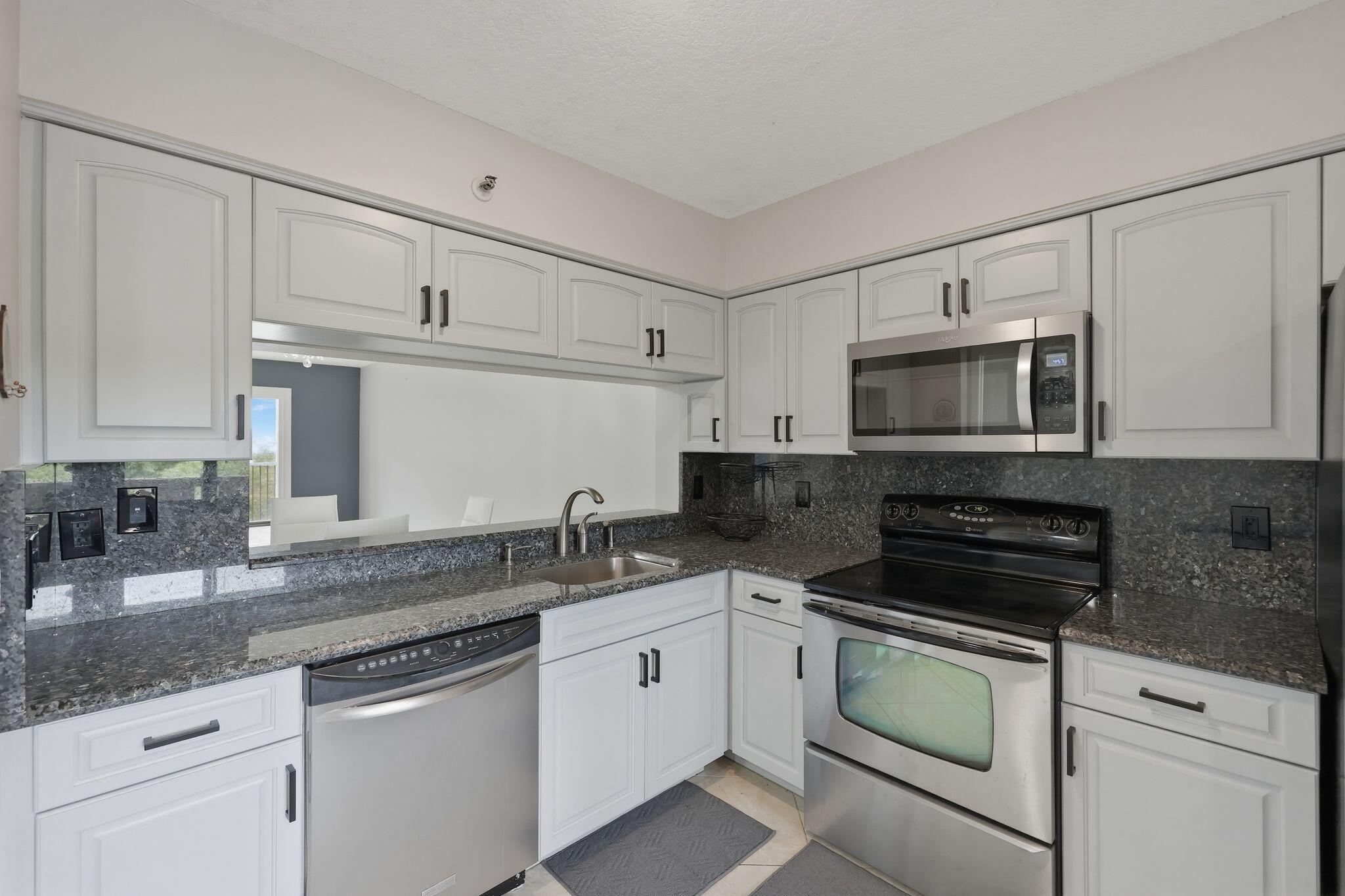 2206 S Cypress Bend Drive 401, Pompano Beach, FL 33069, Pompano Beach - Photo 2