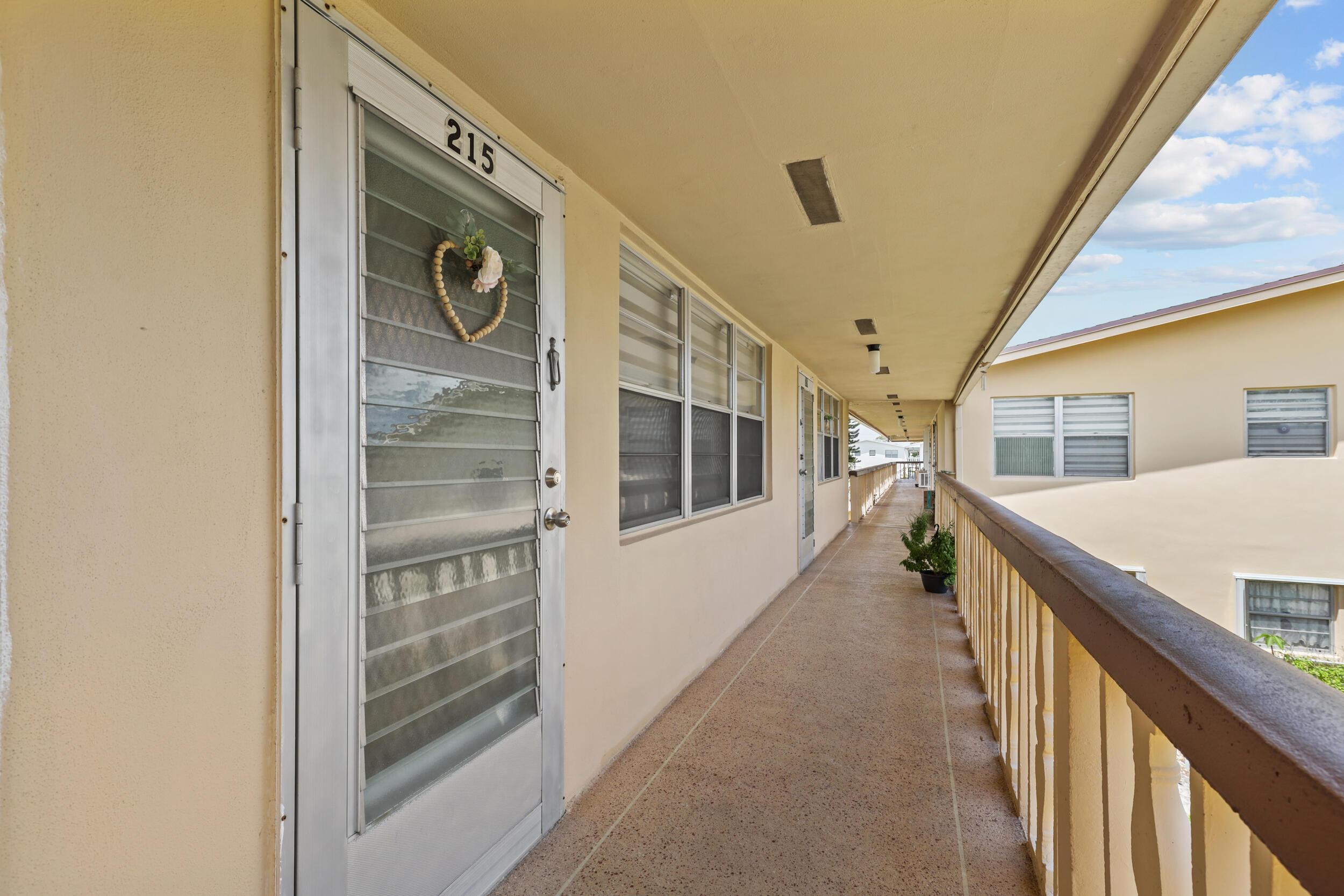 215 Sheffield I, West Palm Beach, FL 33417, West Palm Beach - Photo 2