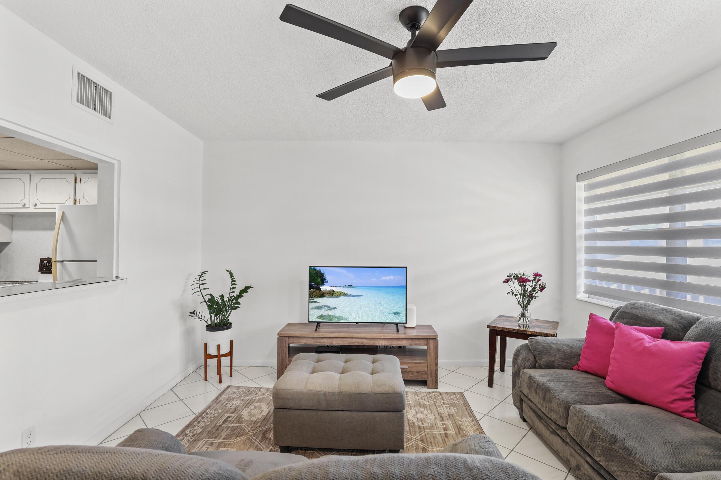 215 Sheffield I, West Palm Beach, FL 33417, West Palm Beach - Photo 4