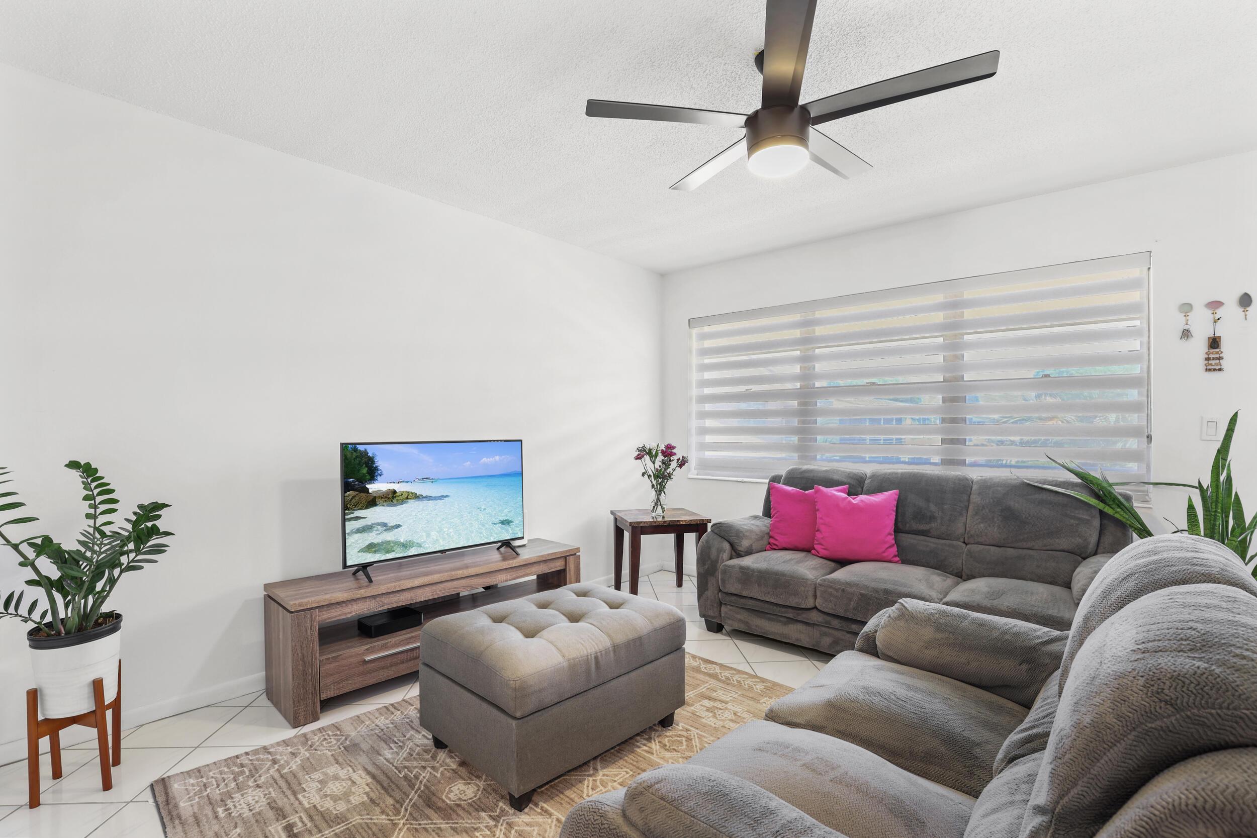 215 Sheffield I, West Palm Beach, FL 33417, West Palm Beach - Photo 3