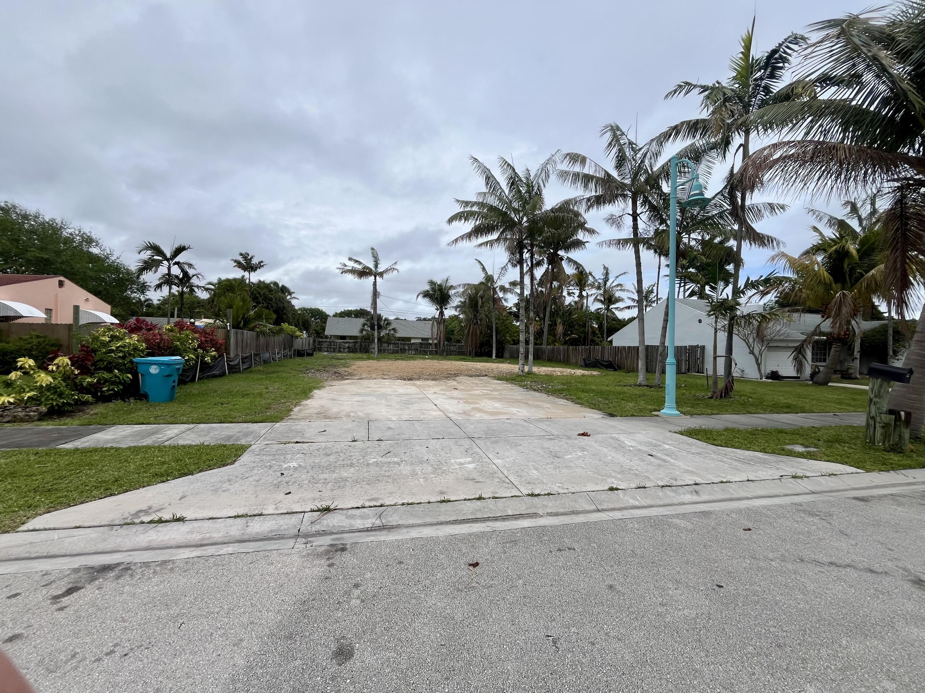 647 NE 9th Avenue, Boynton Beach, FL 33435, Boynton Beach - Photo 2