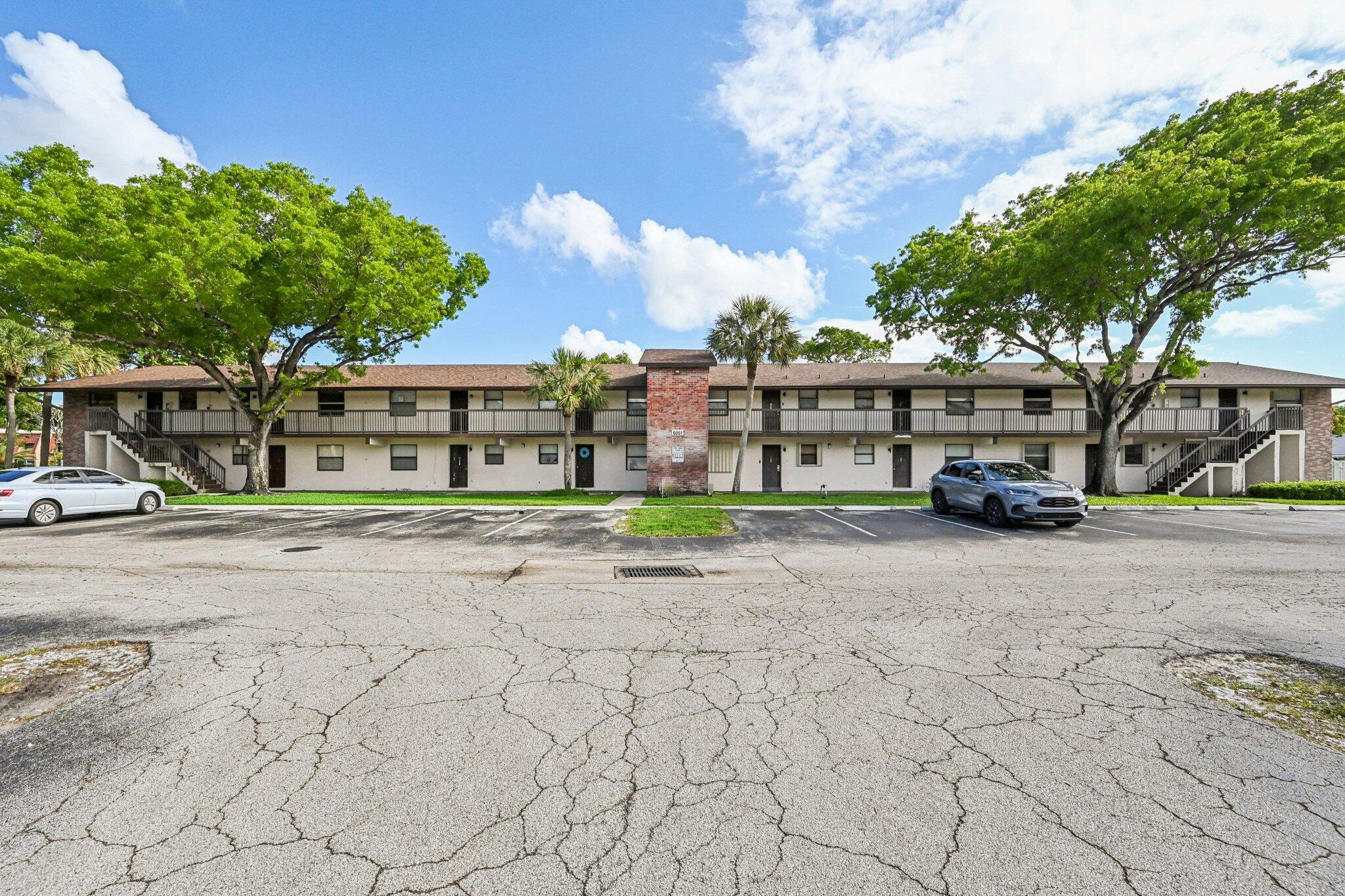 6001 Shakerwood Circle 203, Tamarac, FL 33319, Tamarac - Photo 4