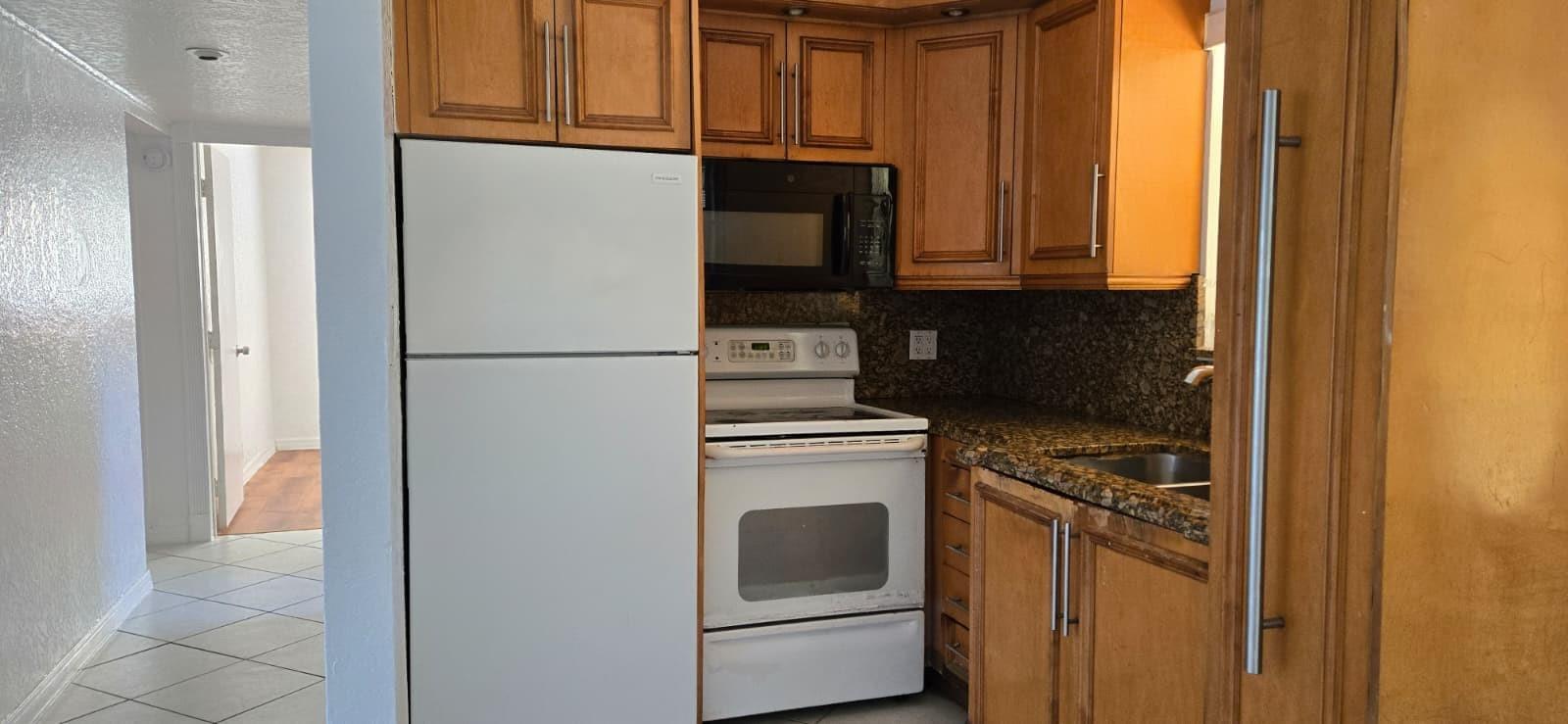 112 Newton Road, West Park, FL 33023, West Park - Photo 5
