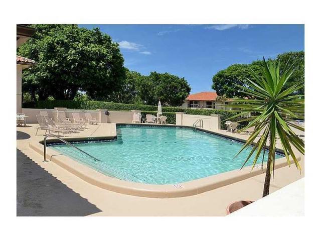 5200 E Club Circle 206, Boca Raton, FL 33487, Boca Raton - Photo 2