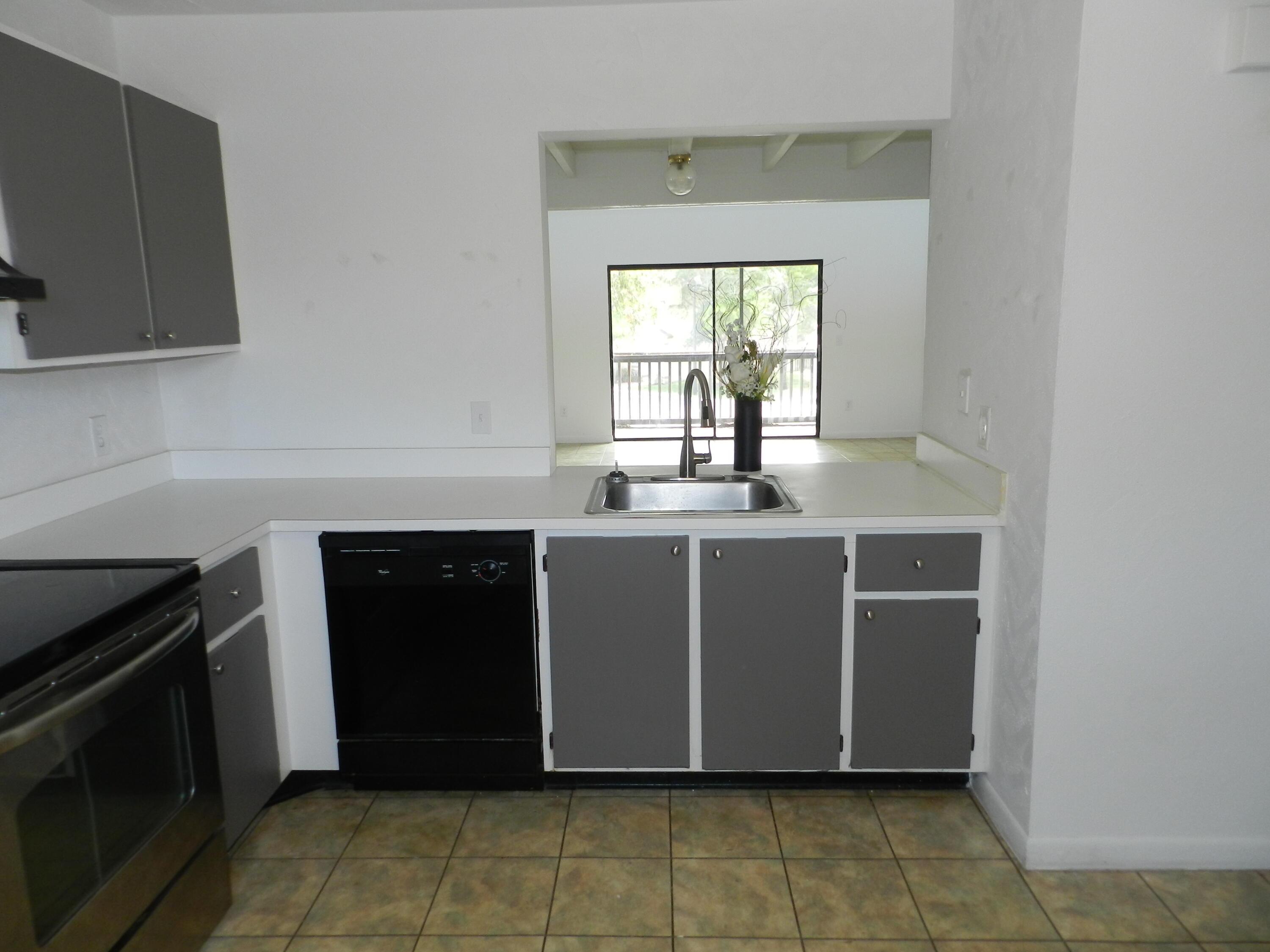 1110 E Lakeview Dr Drive E, Royal Palm Beach, FL 33411, Royal Palm Beach - Photo 4