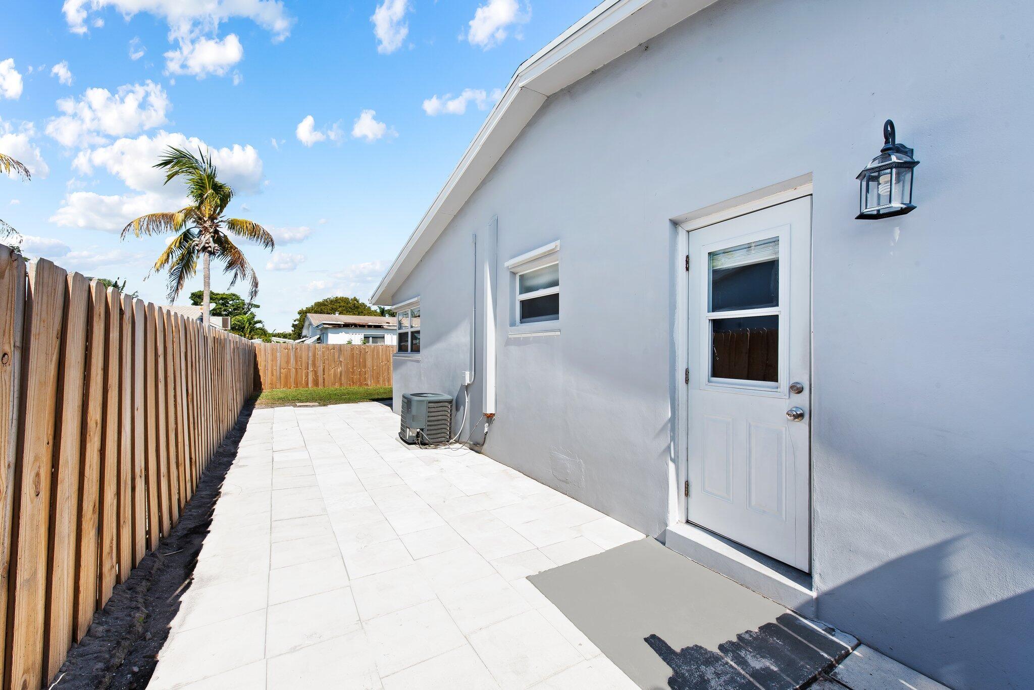 271 NE 57th Court 1-2, Oakland Park, FL 33334, Oakland Park - Photo 4