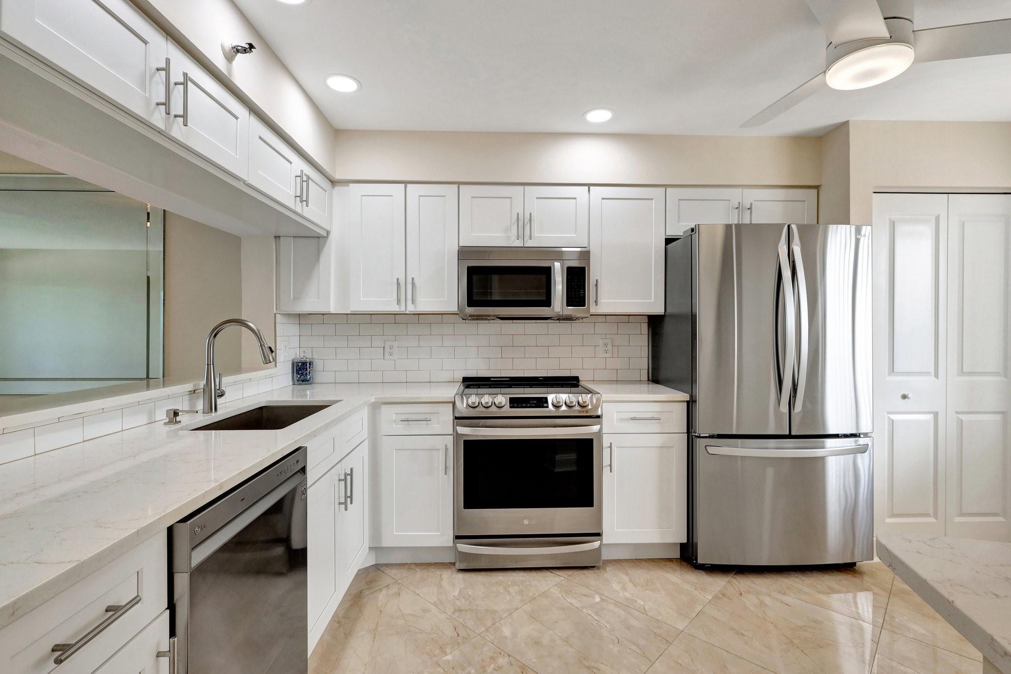 14460 Strathmore Lane 807, Delray Beach, FL 33446, Delray Beach - Photo 2