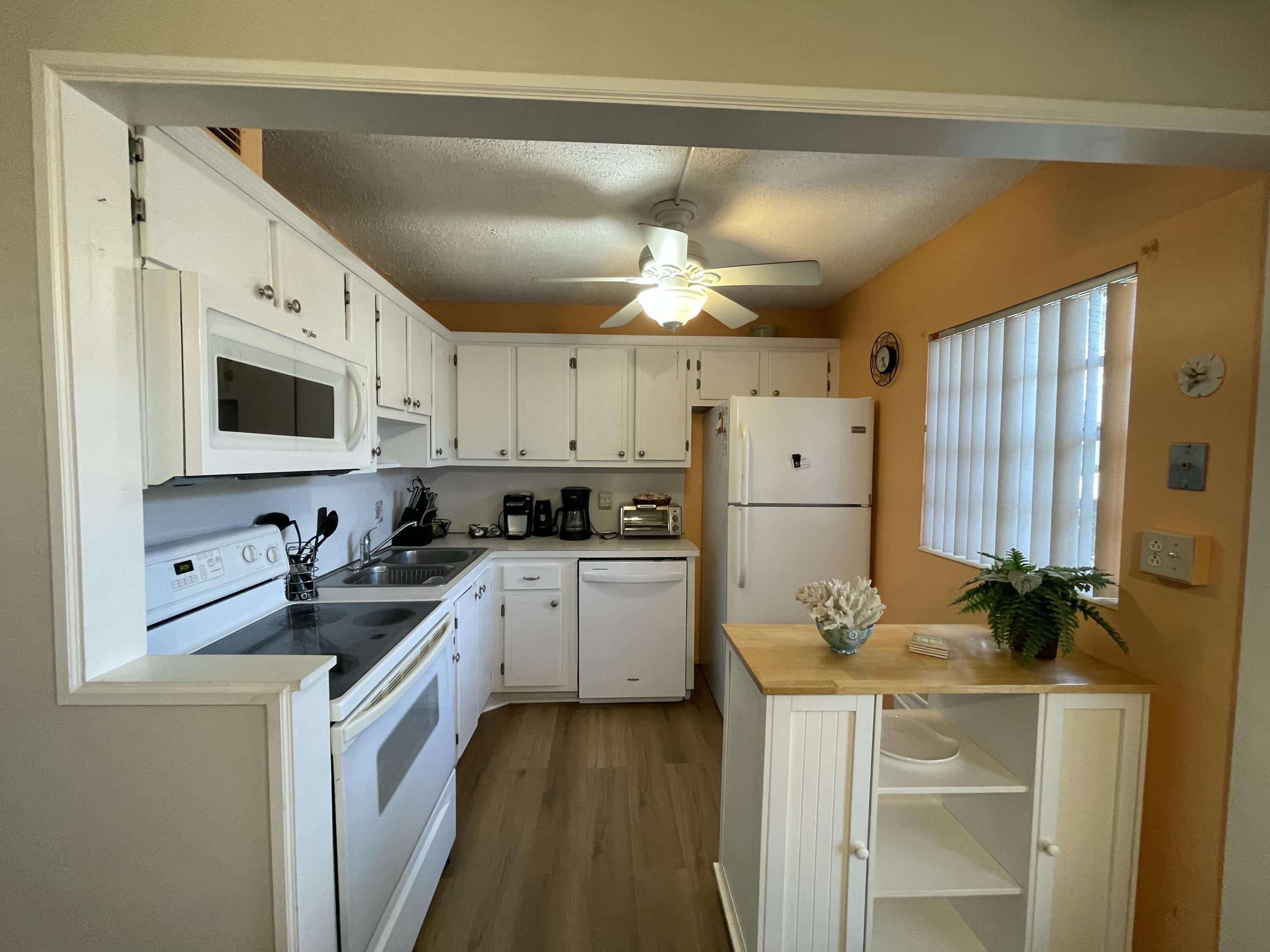 2152 NE 1st Way 102, Boynton Beach, FL 33435, Boynton Beach - Photo 2