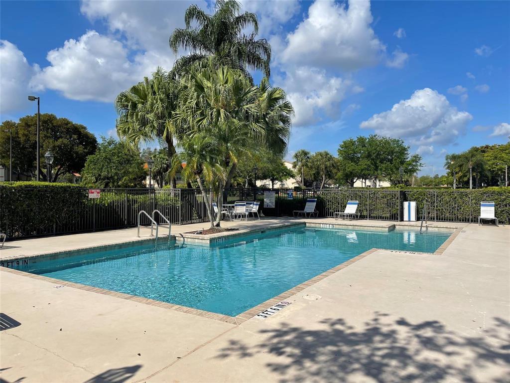3350 N Pinewalk Dr Drive N 1413, Margate, FL 33063, Margate - Photo 2